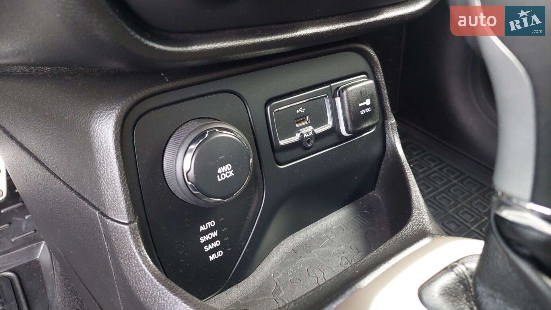 Jeep Renegade 2016 VIN ZACCJBBT8GPE35611 фото оголошення 26 з 42
