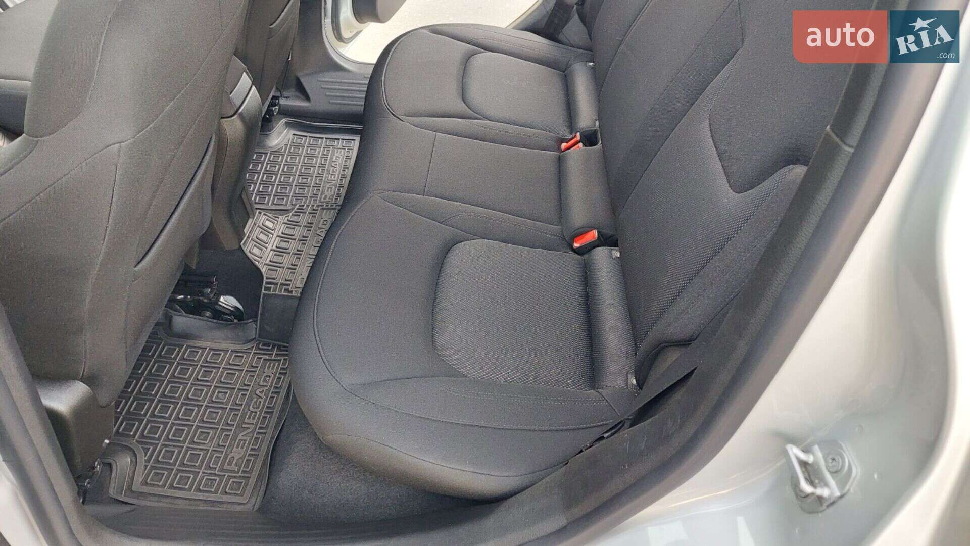 Jeep Renegade 2016 VIN ZACCJBBT8GPE35611 фото оголошення 29 з 42