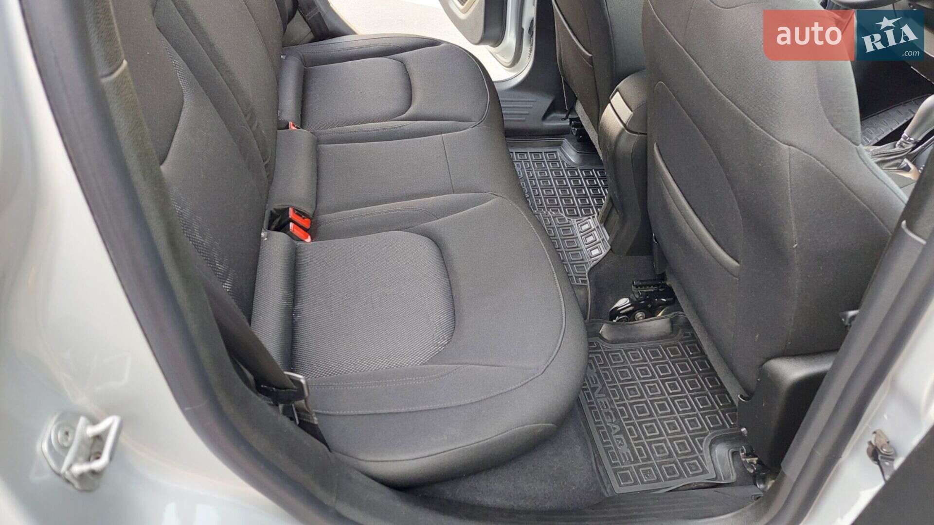 Jeep Renegade 2016 VIN ZACCJBBT8GPE35611 фото оголошення 32 з 42