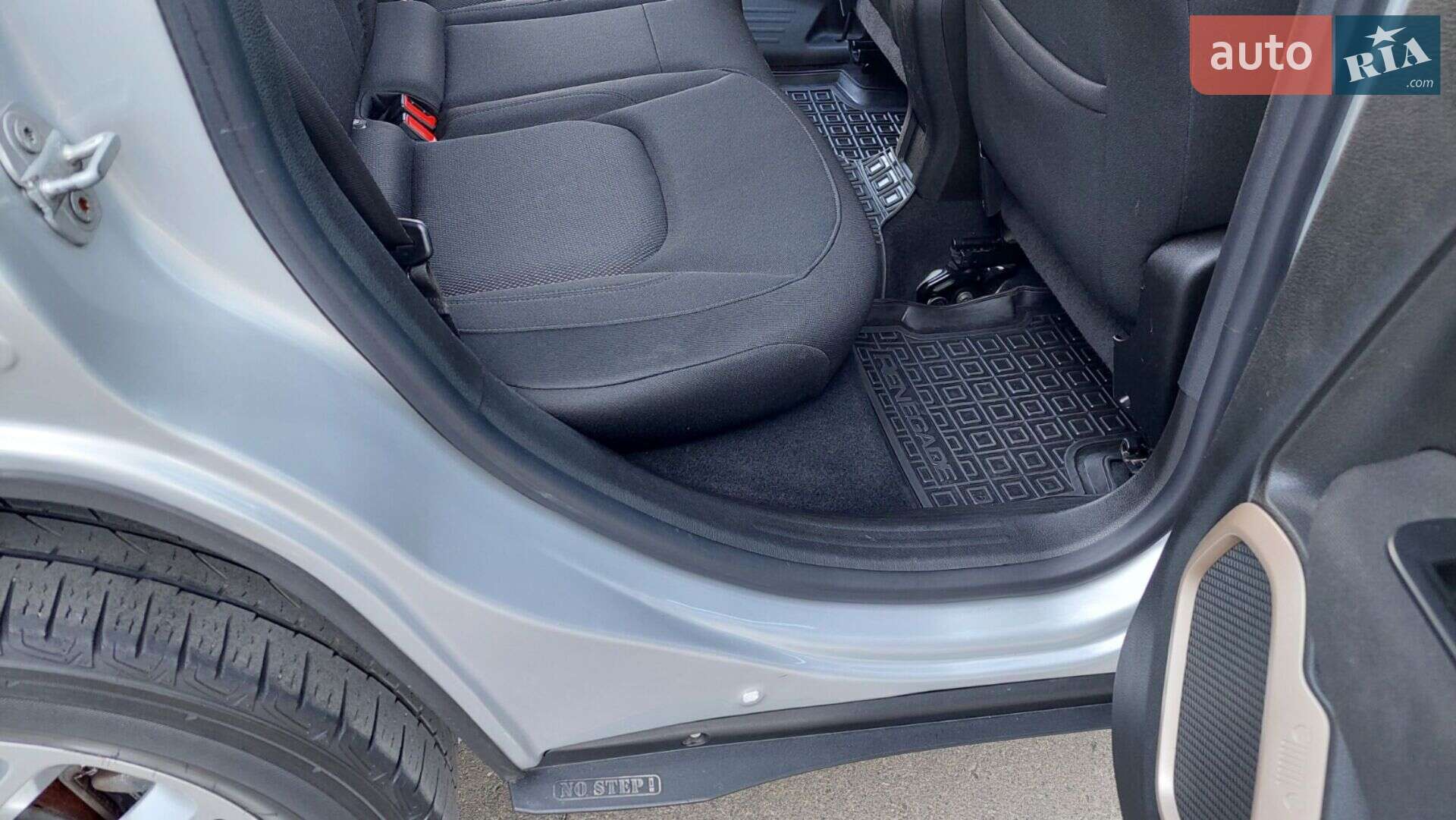 Jeep Renegade 2016 VIN ZACCJBBT8GPE35611 фото оголошення 38 з 42