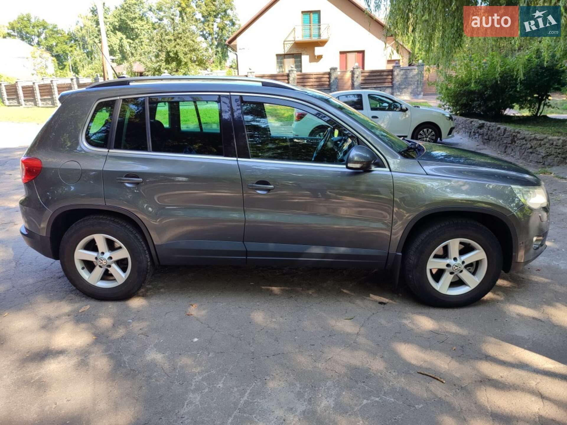 Volkswagen Tiguan 2011 VIN WVGZZZ5NZBW107000 фото оголошення 2 з 19