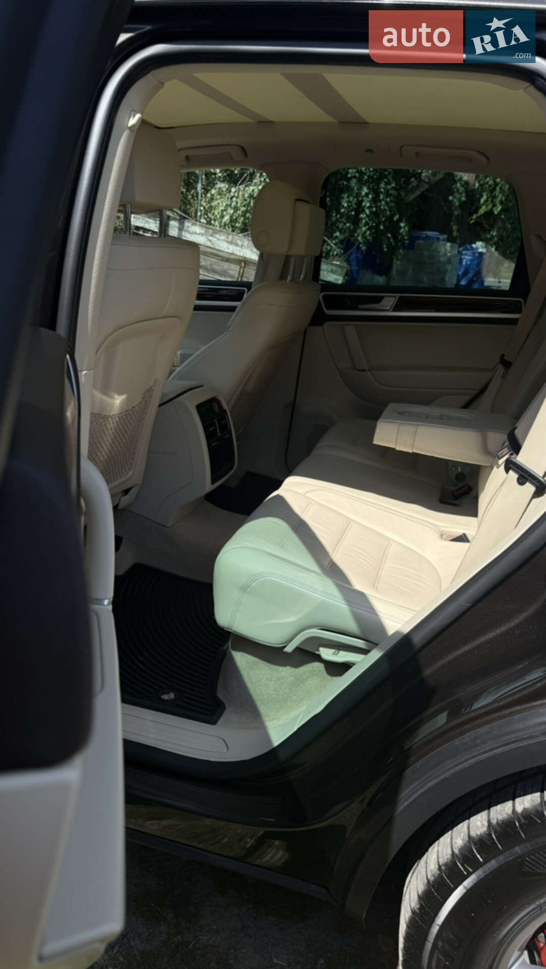 Volkswagen Touareg 2015 VIN WVGEF9BP6GD010405 фото оголошення 8 з 22