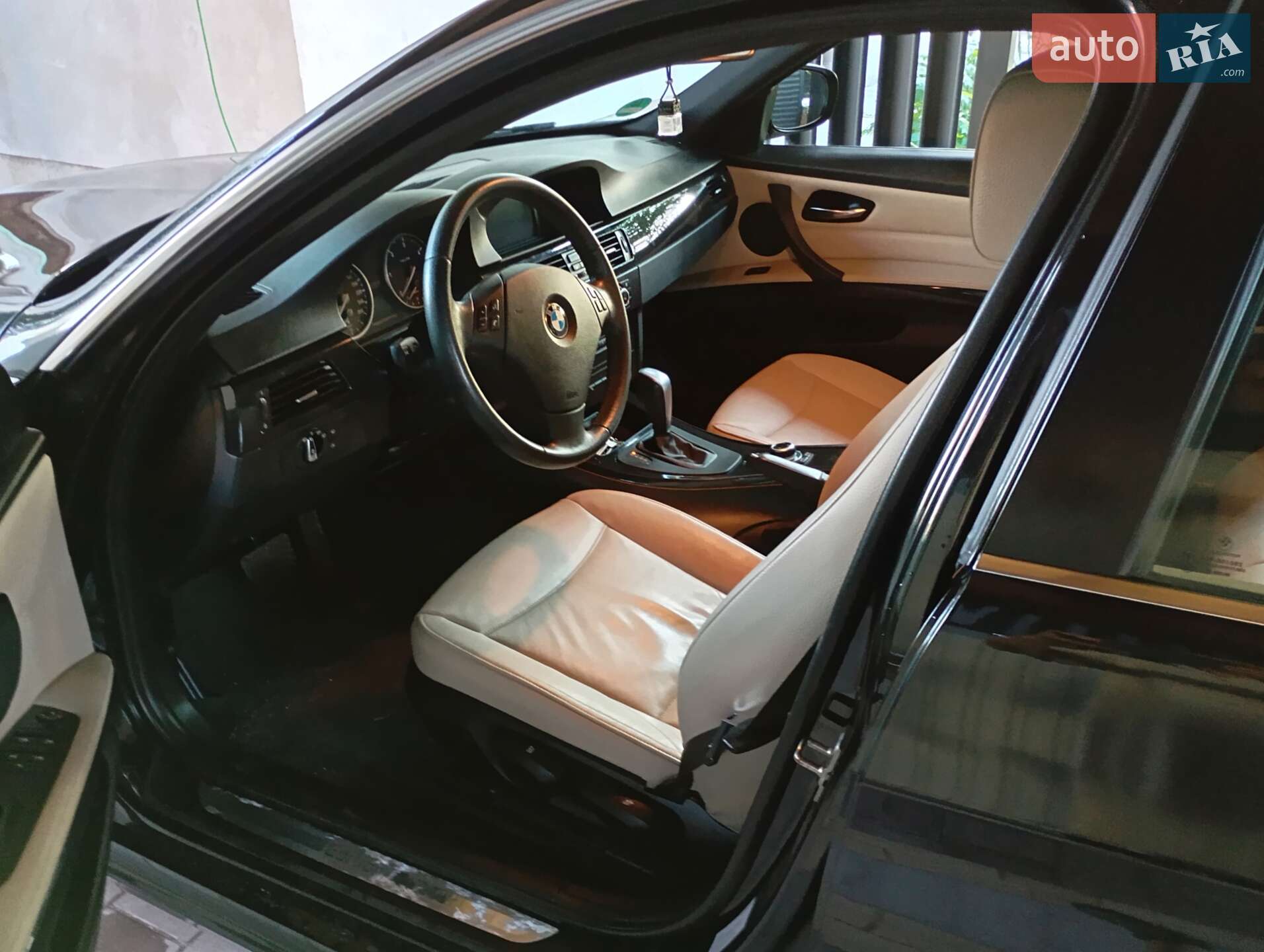 BMW 3 Series 2012 VIN WBAUY11060F208473 фото оголошення 7 з 12
