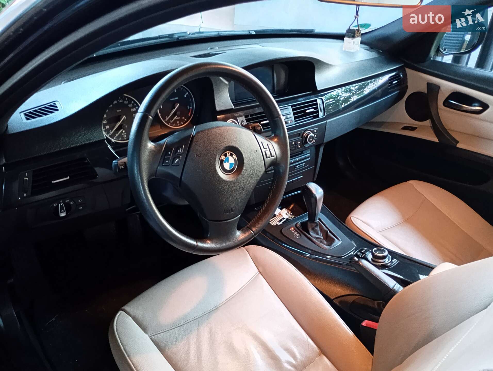 BMW 3 Series 2012 VIN WBAUY11060F208473 фото оголошення 8 з 12