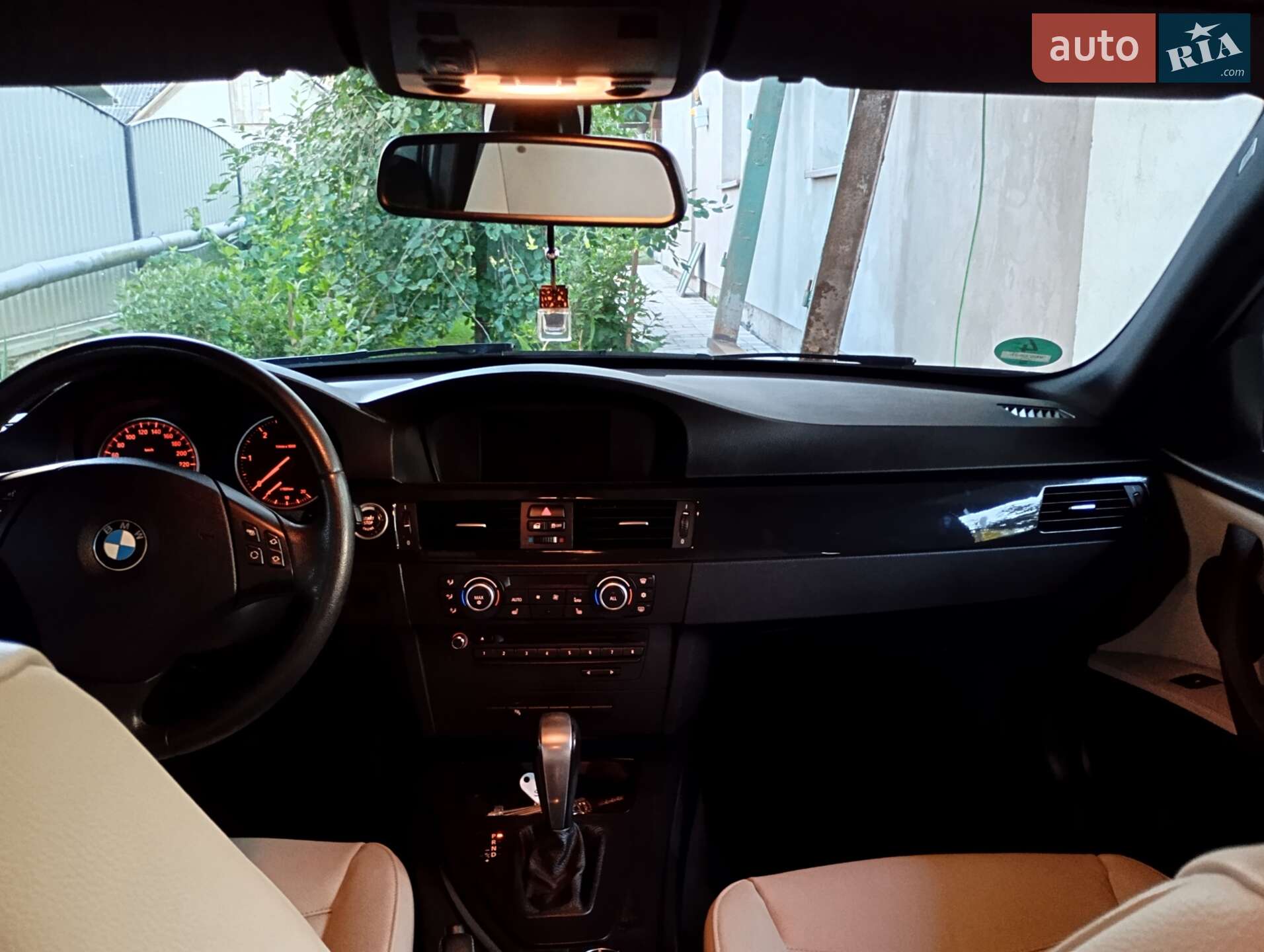 BMW 3 Series 2012 VIN WBAUY11060F208473 фото оголошення 10 з 12