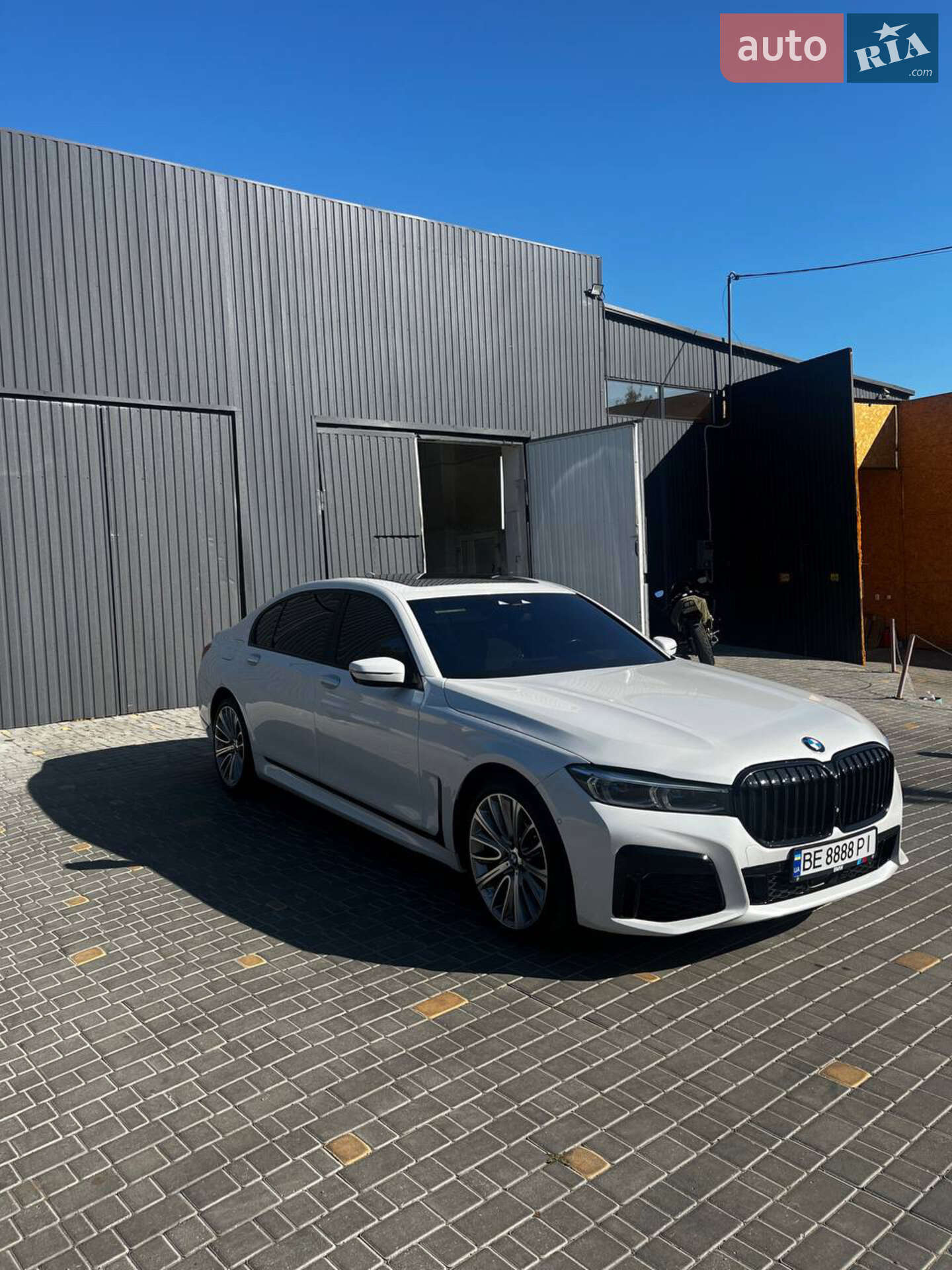 Bmw 750 Li 2015 VIN WBA7F2C53GG415196 фото оголошення 3 з 30
