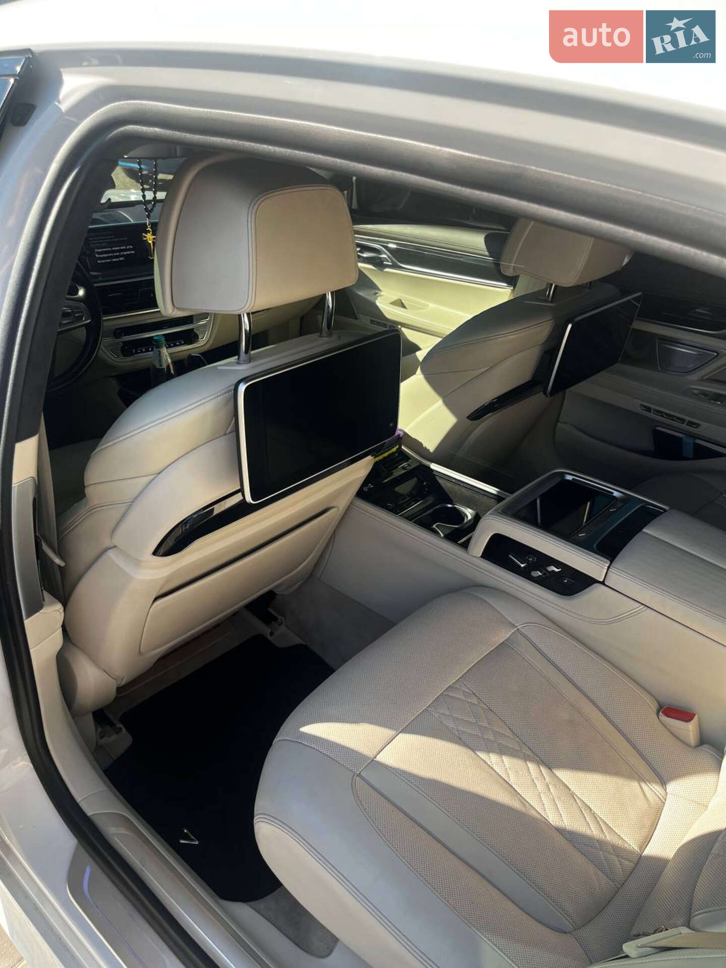 Bmw 750 Li 2015 VIN WBA7F2C53GG415196 фото оголошення 26 з 30