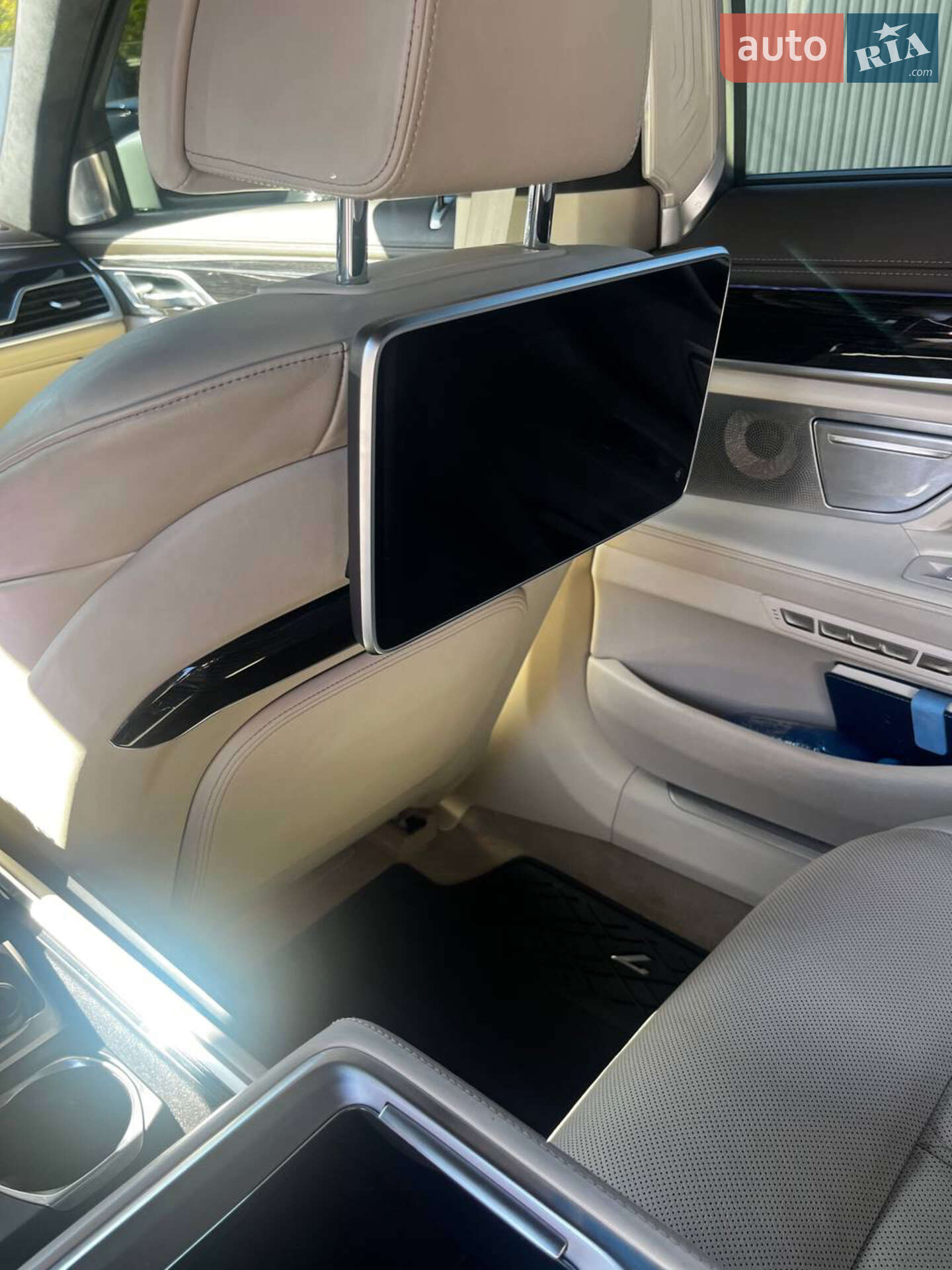 Bmw 750 Li 2015 VIN WBA7F2C53GG415196 фото оголошення 27 з 30