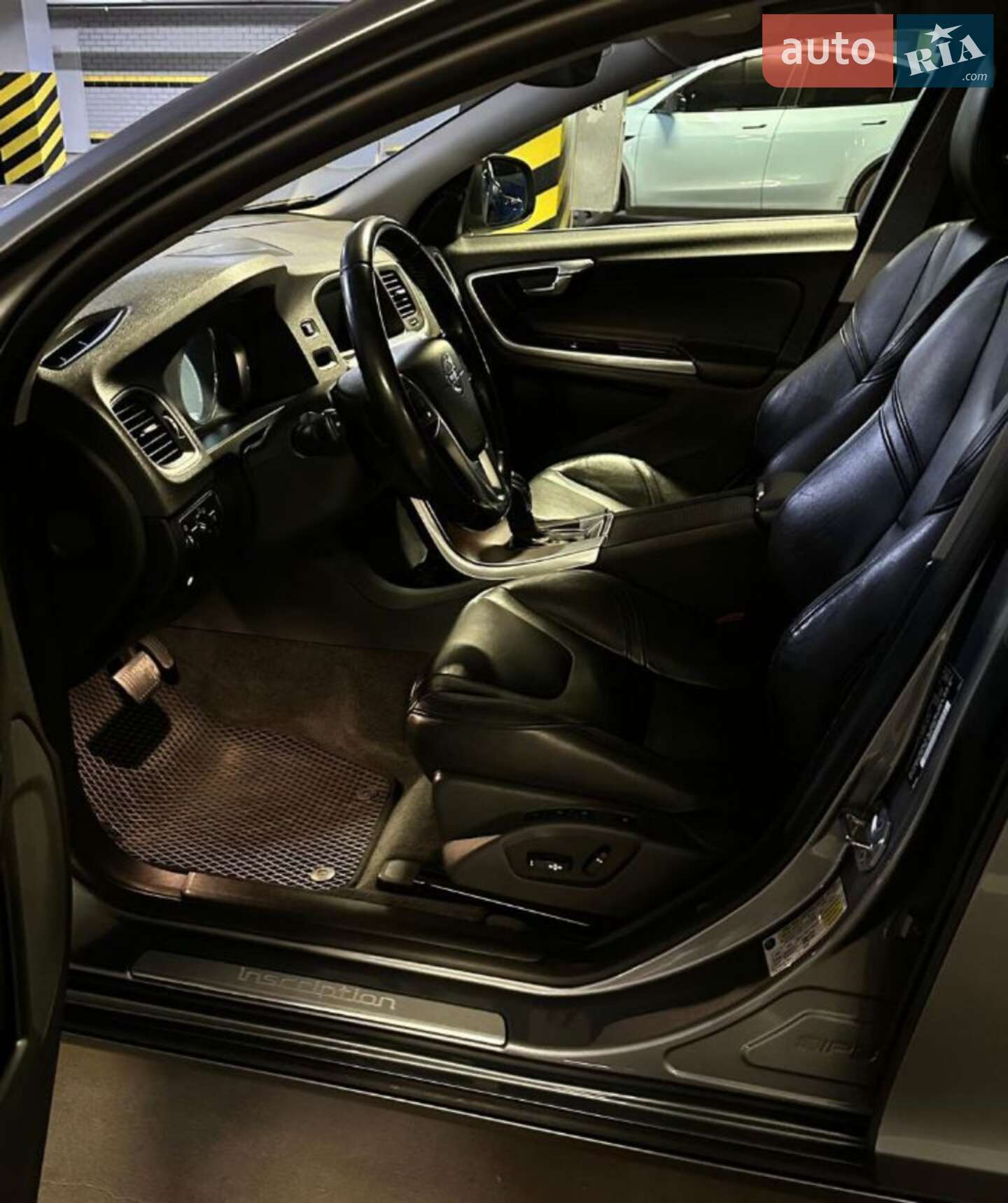 Volvo S60 2015 VIN LYV612TKXGB097513 фото оголошення 11 з 15