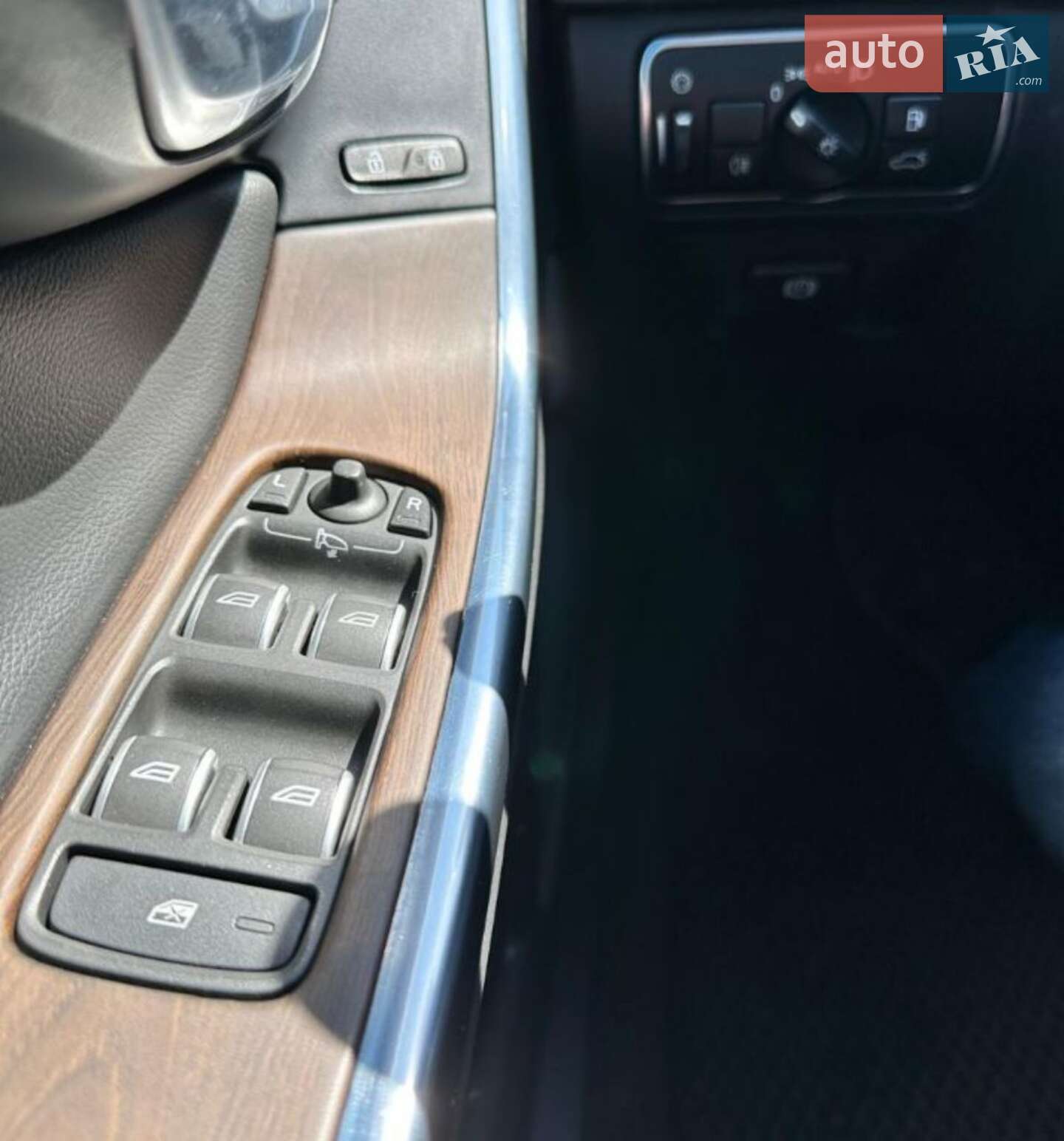 Volvo S60 2015 VIN LYV612TKXGB097513 фото оголошення 13 з 15
