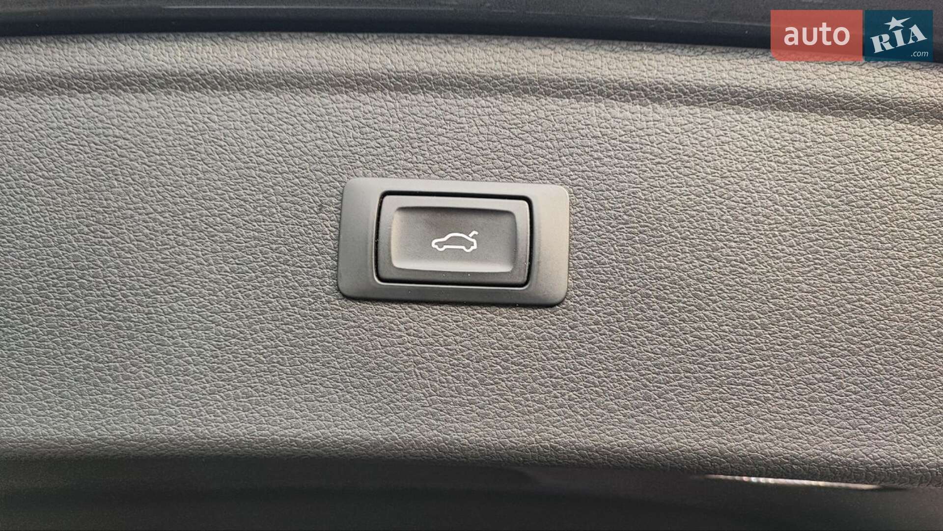 Audi Q5 2017 VIN WAUZZZFY4H2009294 фото оголошення 32 з 39