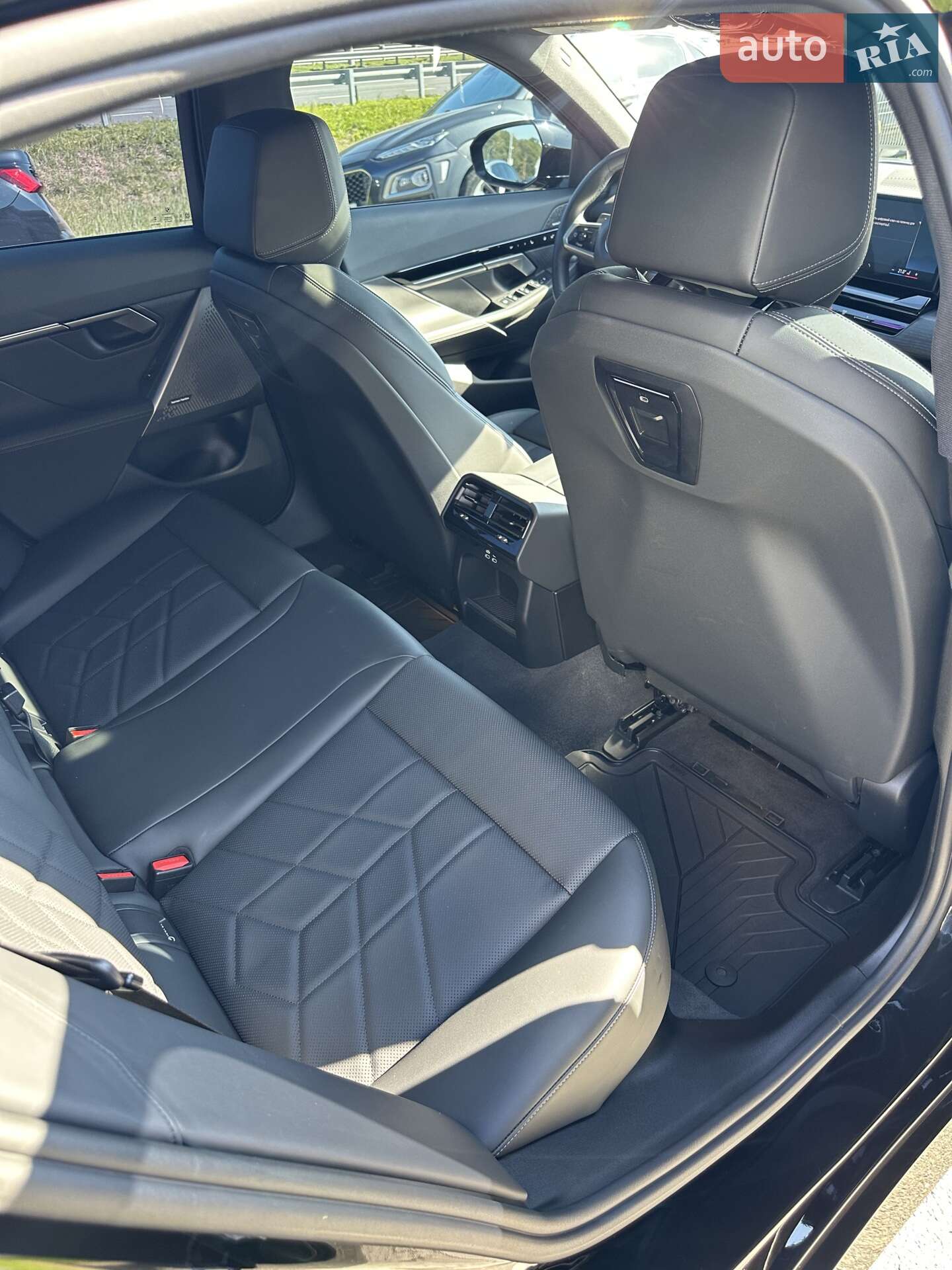 BMW 5 Series 2024 VIN WBA43FJ07RCS13515 фото оголошення 34 з 40