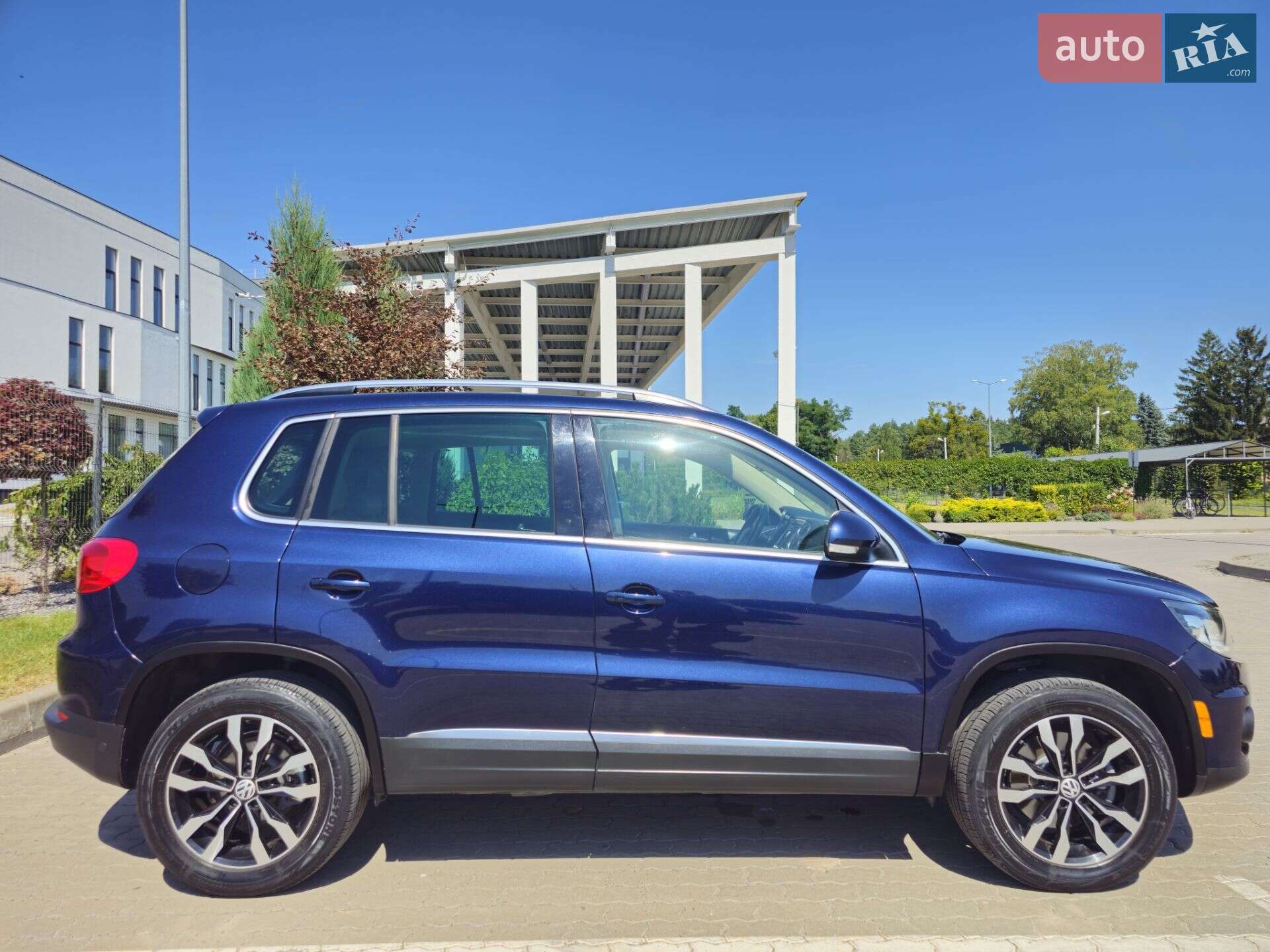 Volkswagen Tiguan 2011 VIN WVGAV7AXXCW528443 фото оголошення 9 з 41