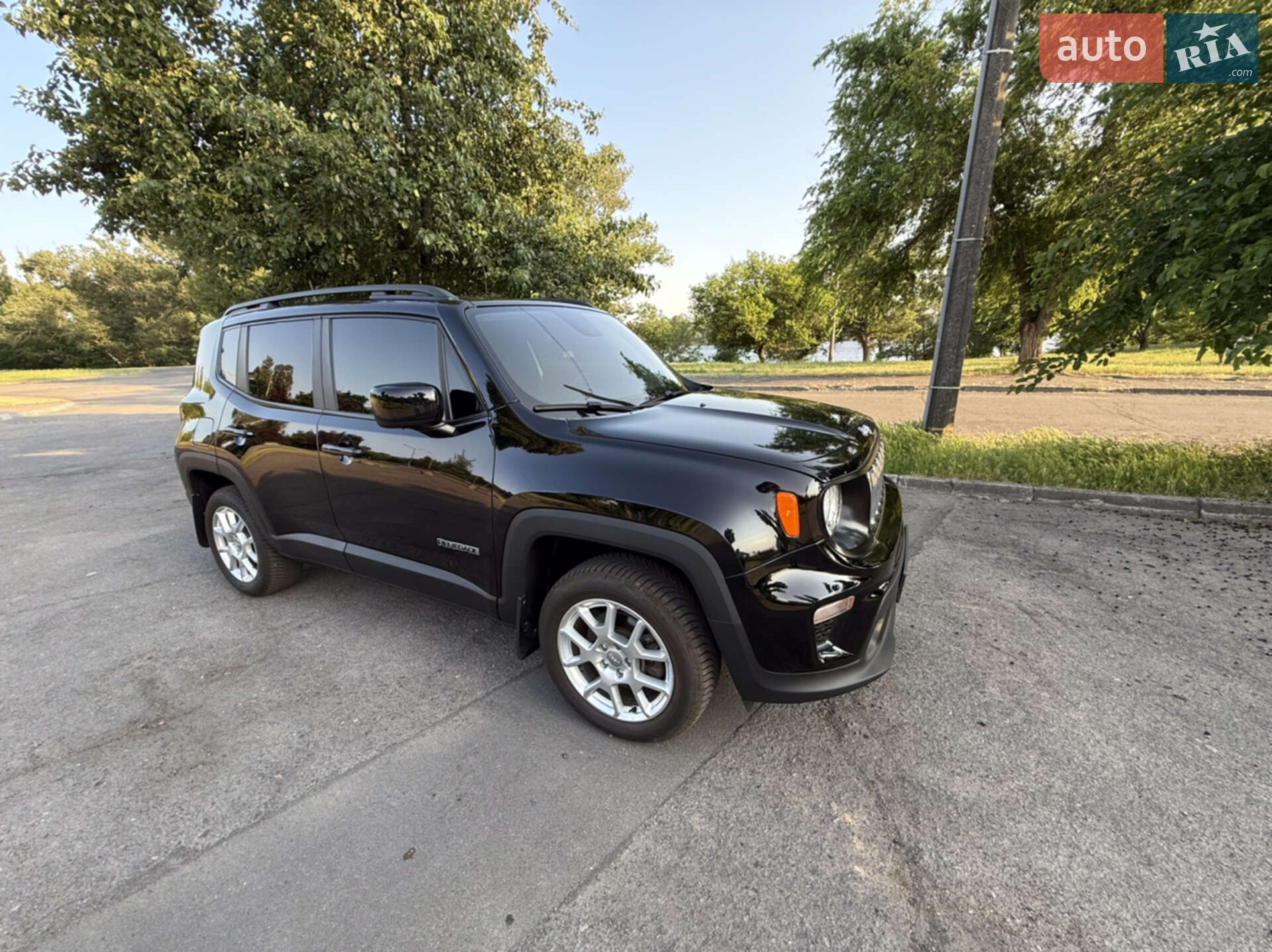 Jeep Renegade 2019 VIN ZACNJBB12LPL11154 фото оголошення 3 з 24