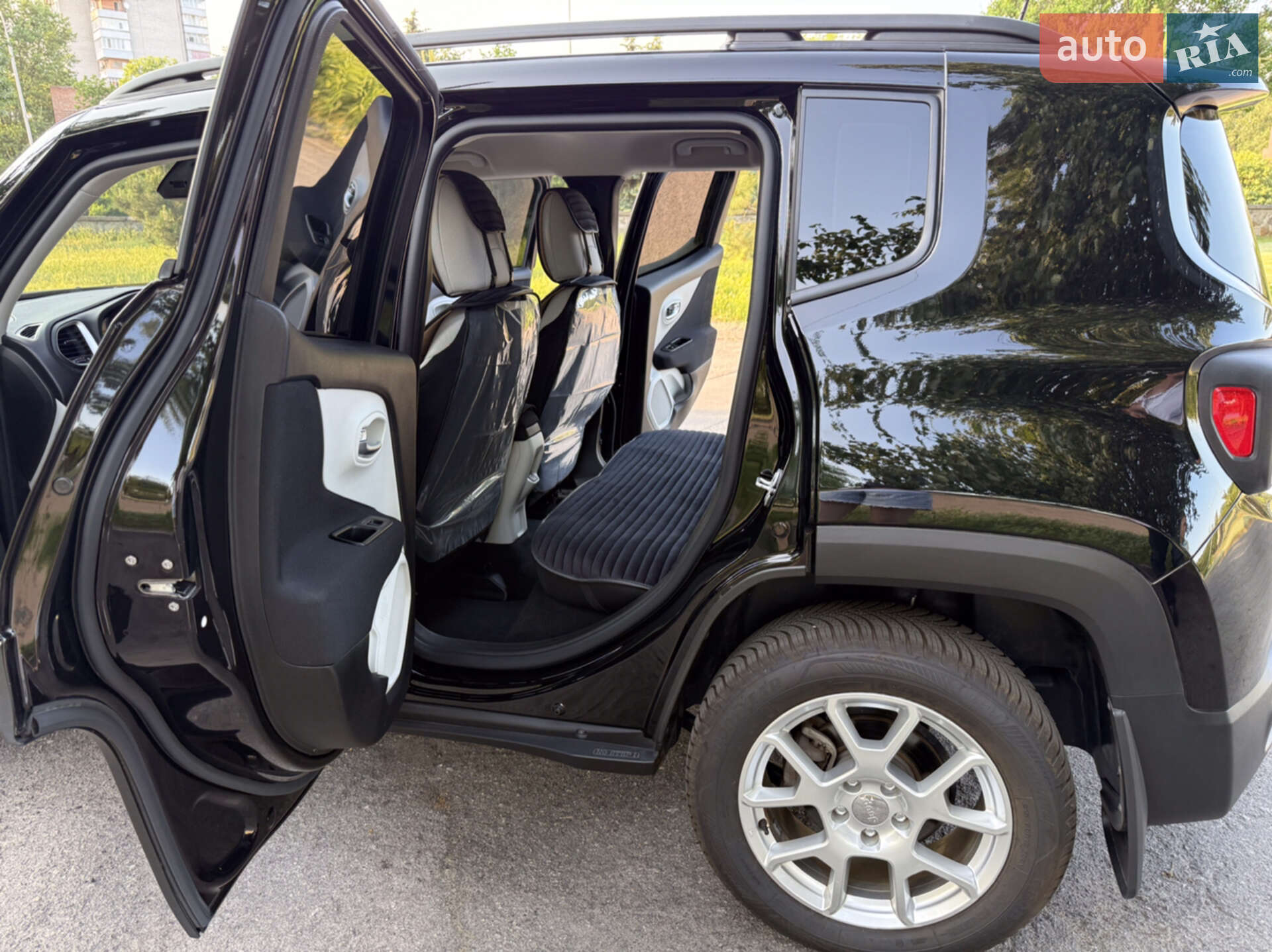 Jeep Renegade 2019 VIN ZACNJBB12LPL11154 фото оголошення 13 з 24