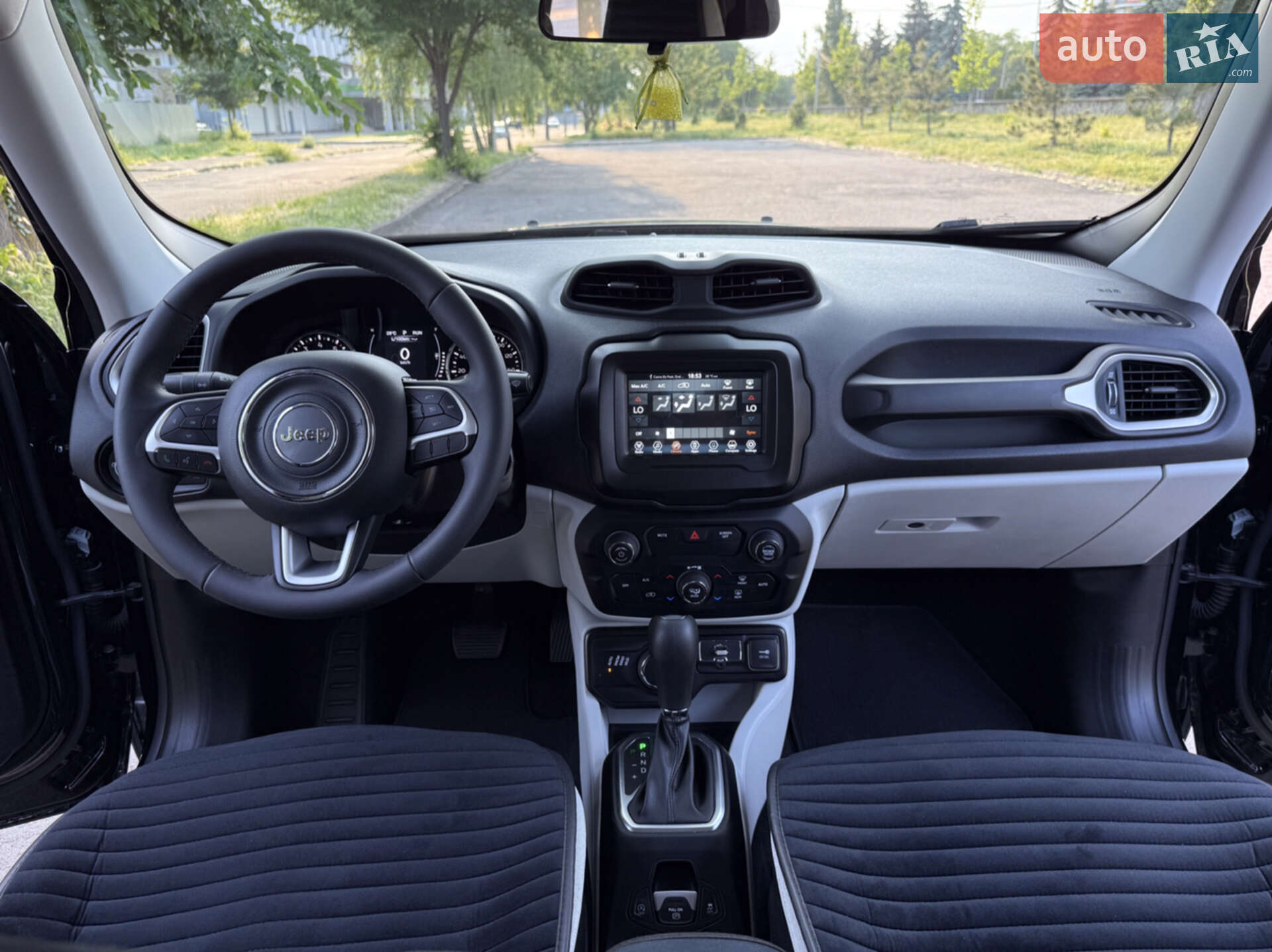 Jeep Renegade 2019 VIN ZACNJBB12LPL11154 фото оголошення 14 з 24