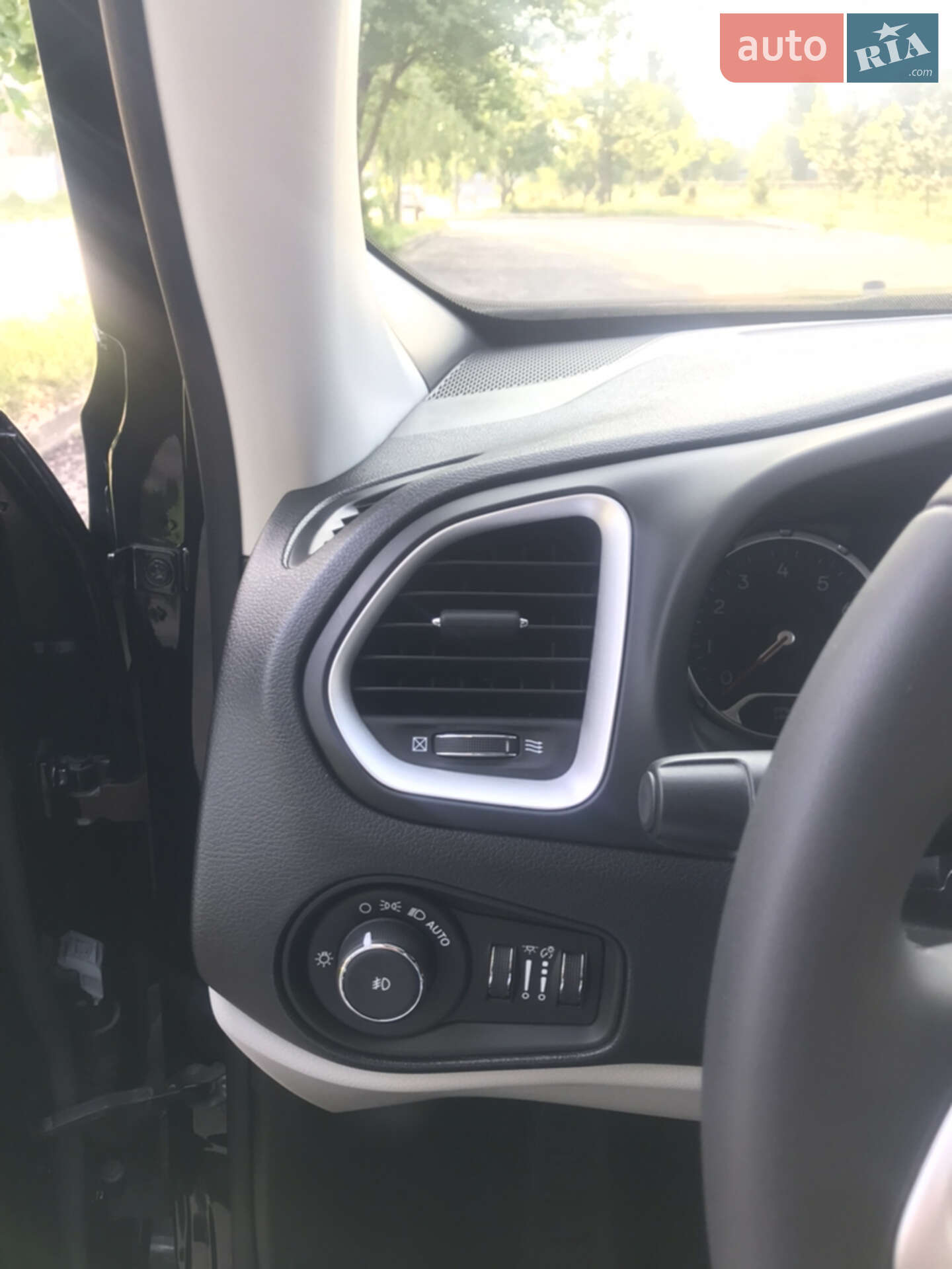 Jeep Renegade 2019 VIN ZACNJBB12LPL11154 фото оголошення 17 з 24