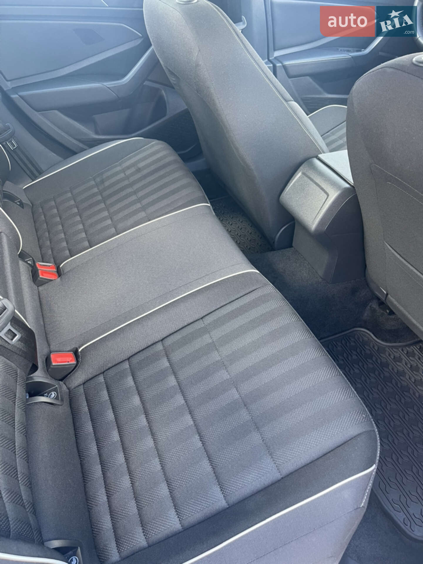 Volkswagen Jetta 2024 VIN 3VWBM7BU2RM043154 фото оголошення 2 з 16