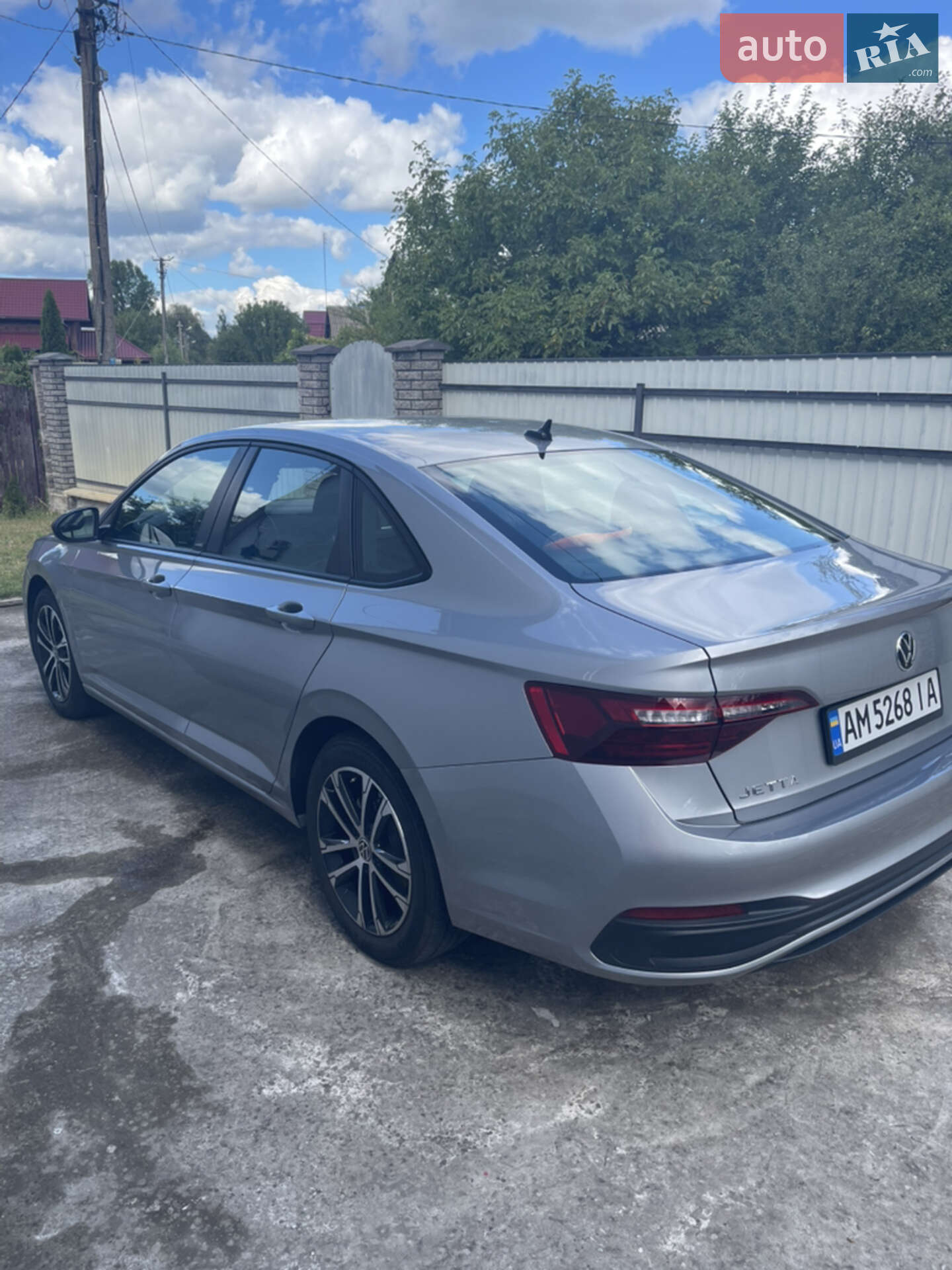 Volkswagen Jetta 2024 VIN 3VWBM7BU2RM043154 фото оголошення 3 з 16