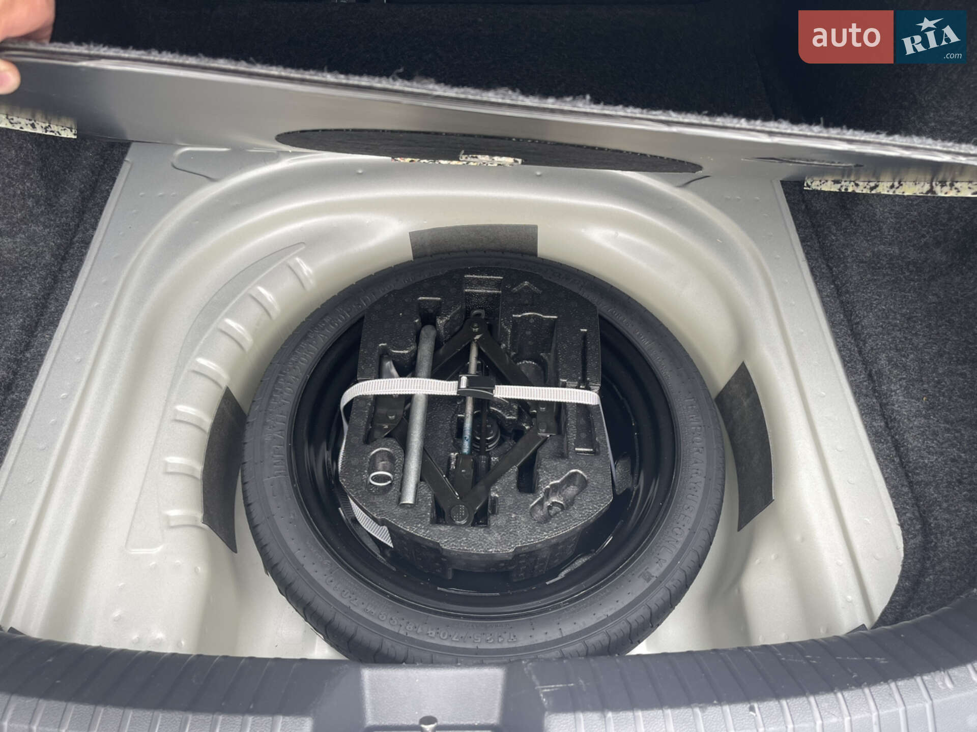 Volkswagen Jetta 2024 VIN 3VWBM7BU2RM043154 фото оголошення 10 з 16