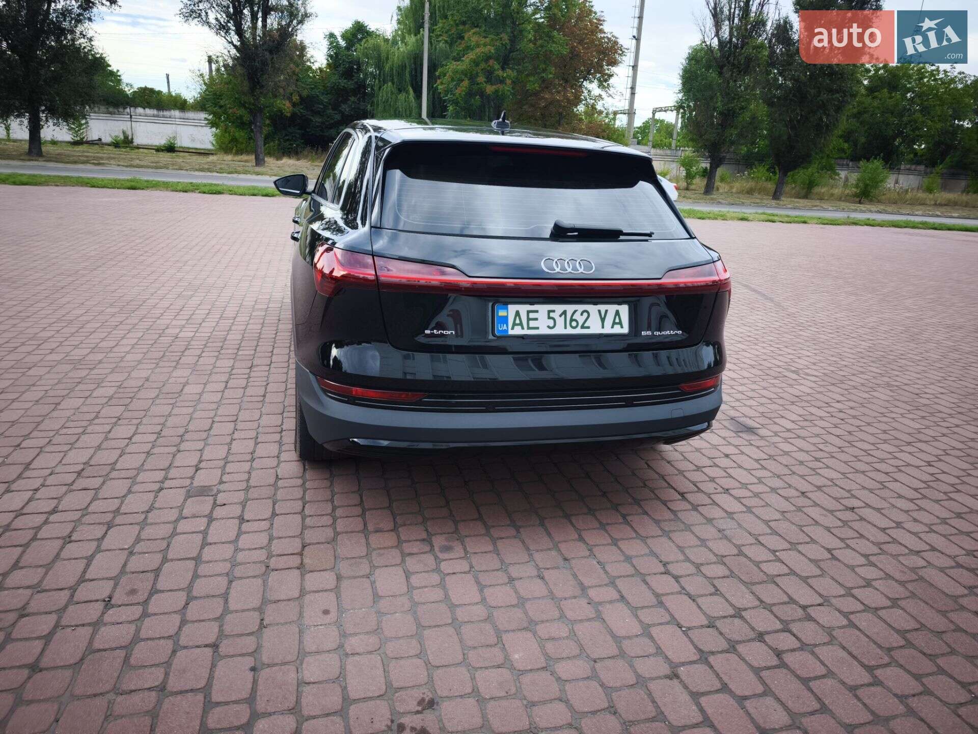 Audi e-tron 2019 VIN WAUZZZGE4LB007493 фото оголошення 4 з 33