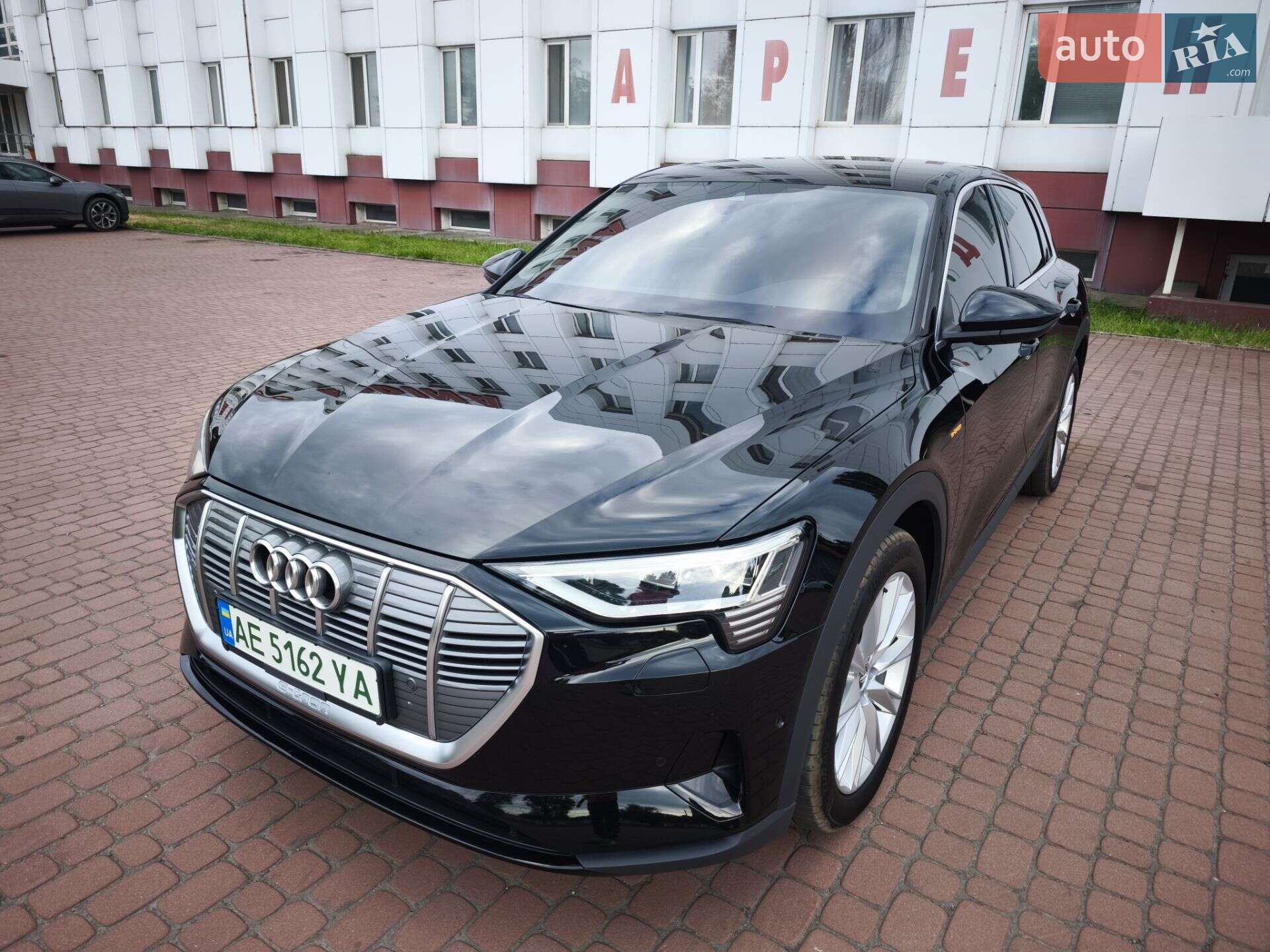 Audi e-tron 2019 VIN WAUZZZGE4LB007493 фото оголошення 6 з 33