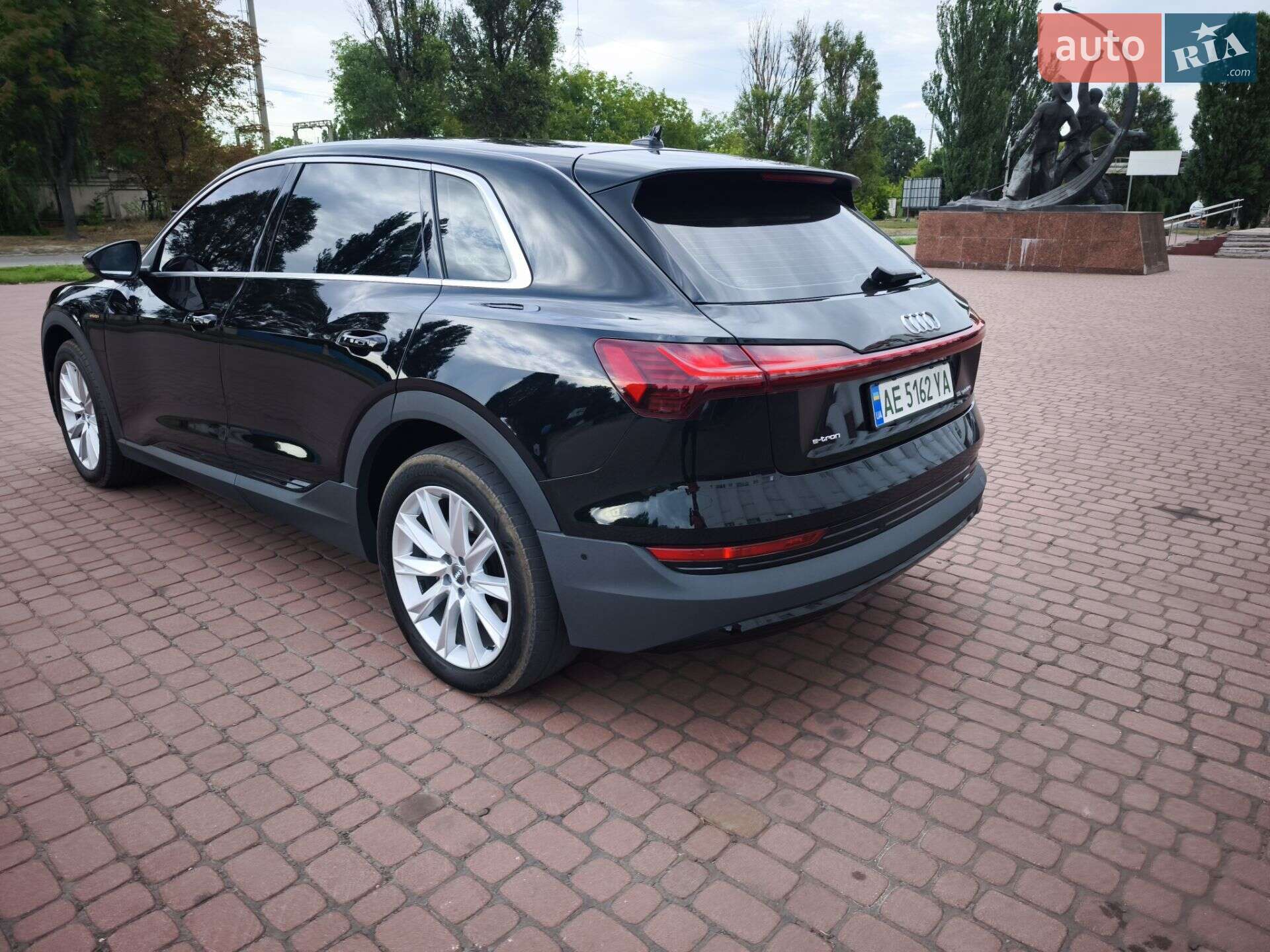 Audi e-tron 2019 VIN WAUZZZGE4LB007493 фото оголошення 7 з 33