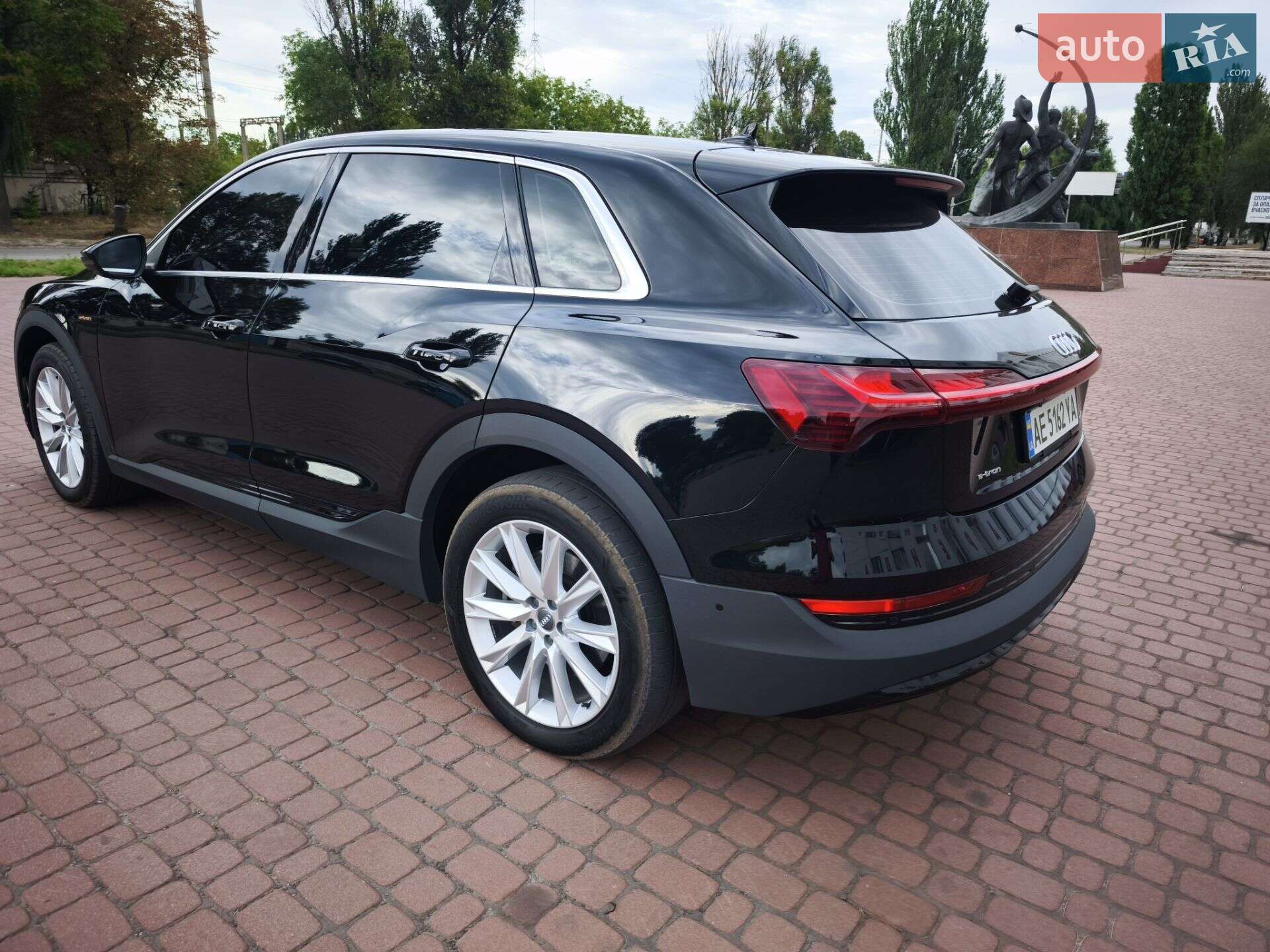 Audi e-tron 2019 VIN WAUZZZGE4LB007493 фото оголошення 10 з 33