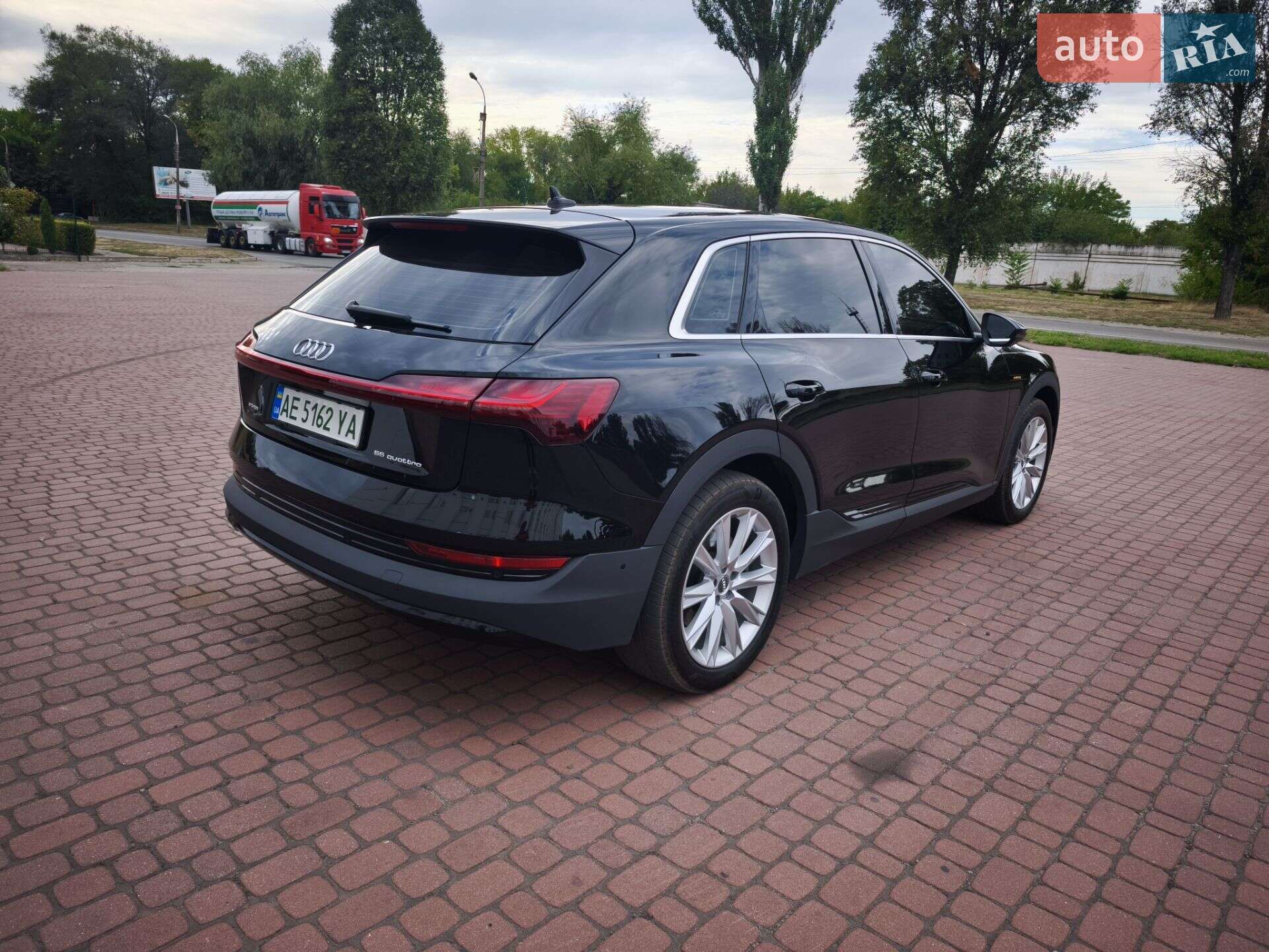 Audi e-tron 2019 VIN WAUZZZGE4LB007493 фото оголошення 12 з 33
