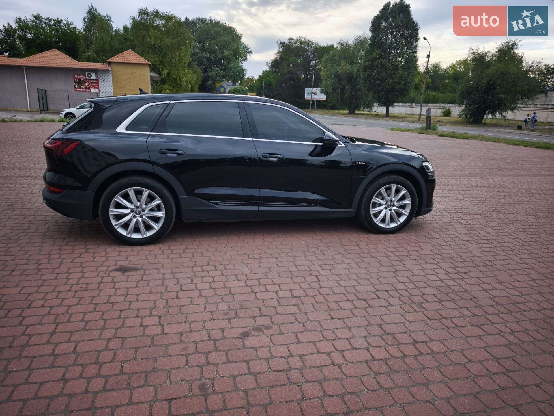 Audi e-tron 2019 VIN WAUZZZGE4LB007493 фото оголошення 18 з 33