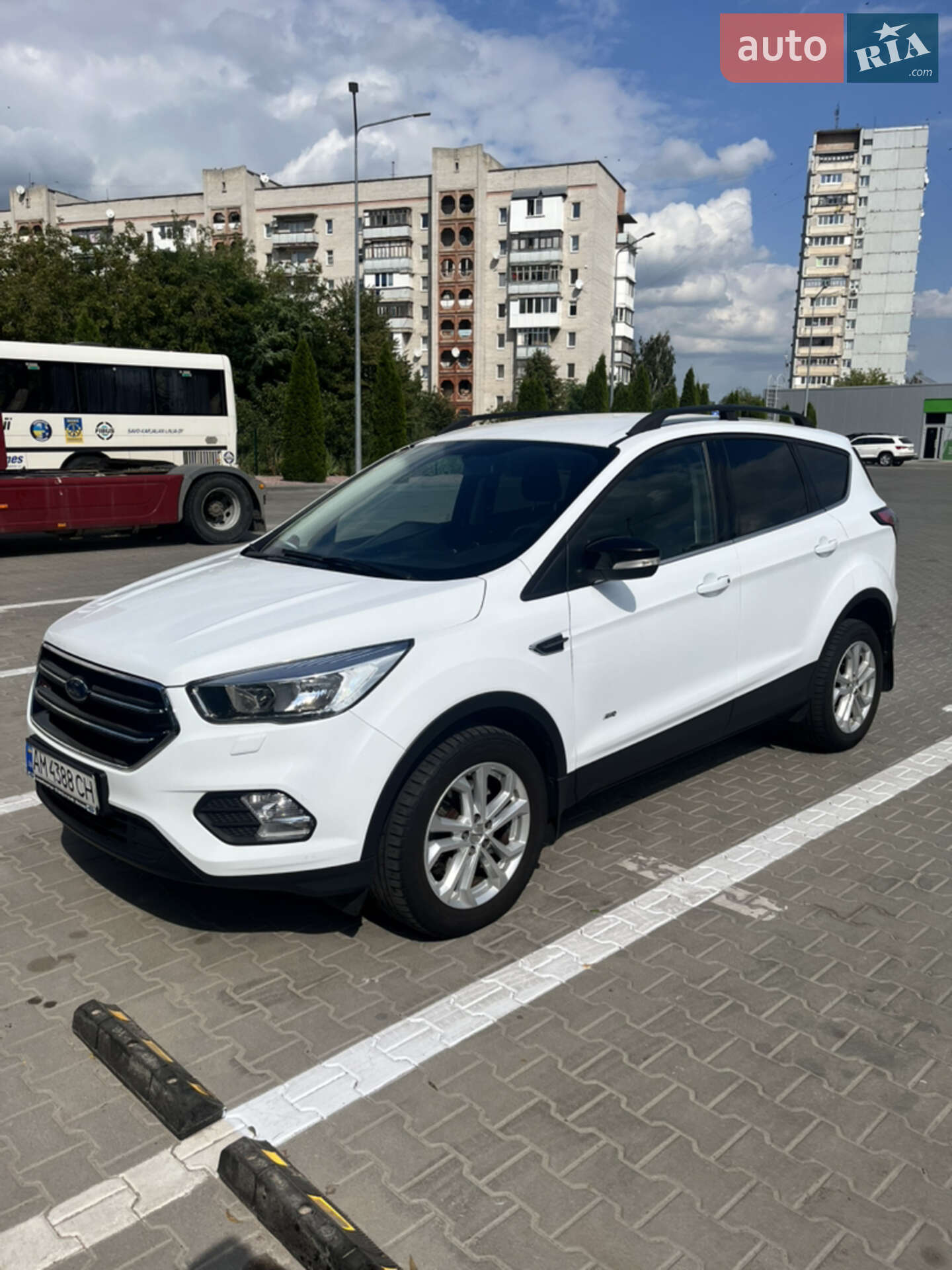 Ford Kuga 2017 VIN WF0AXXWPMAHC85347 фото оголошення 2 з 21