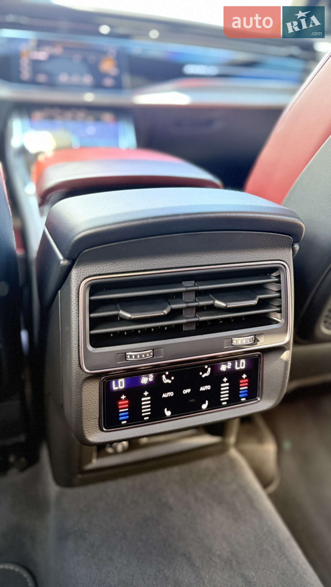 Audi SQ8 2023 VIN WAUZZZF11PD030643 фото оголошення 12 з 15