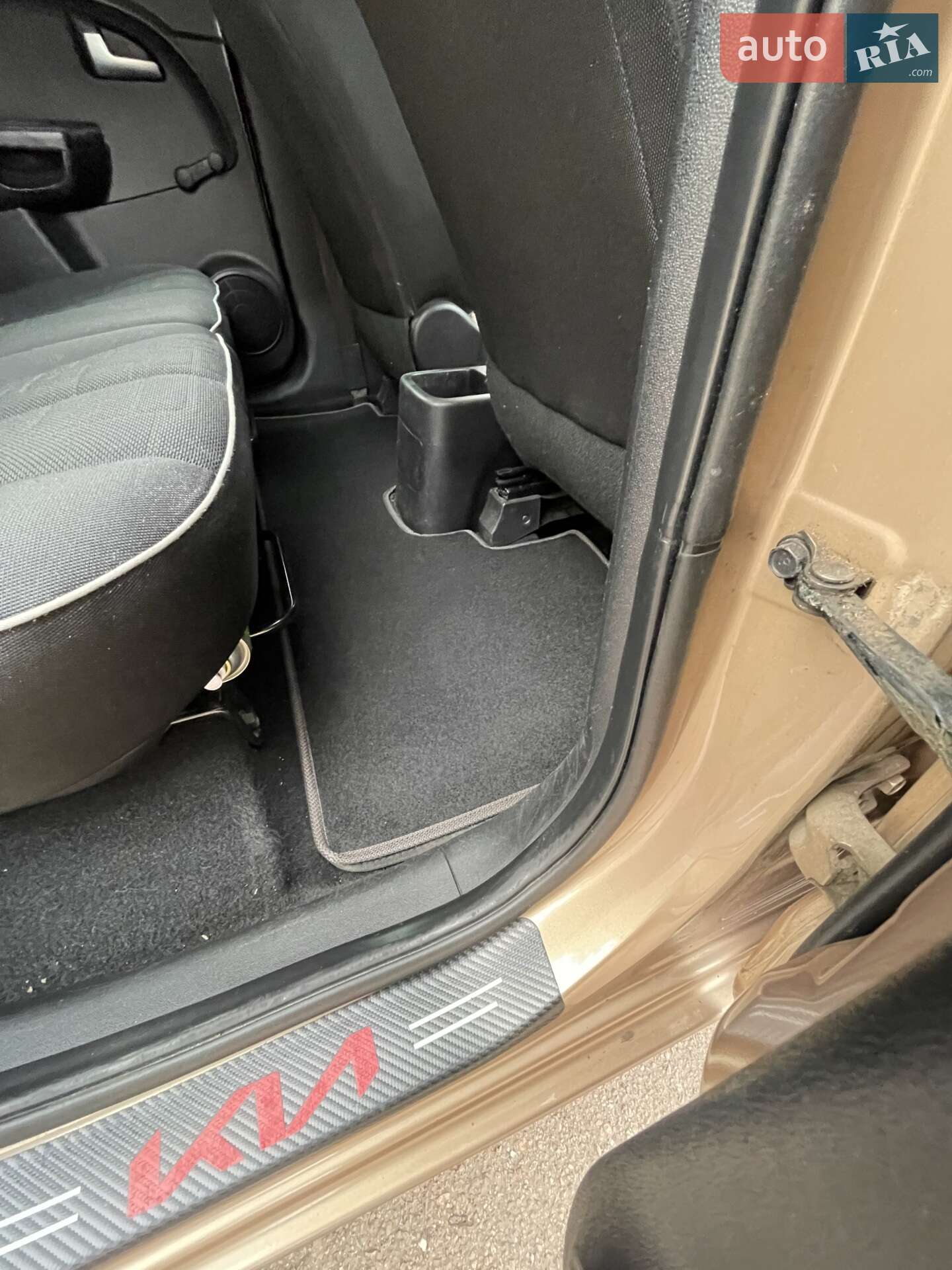 Kia Venga 2010 VIN TMAEH813AAJ013439 фото оголошення 16 з 29