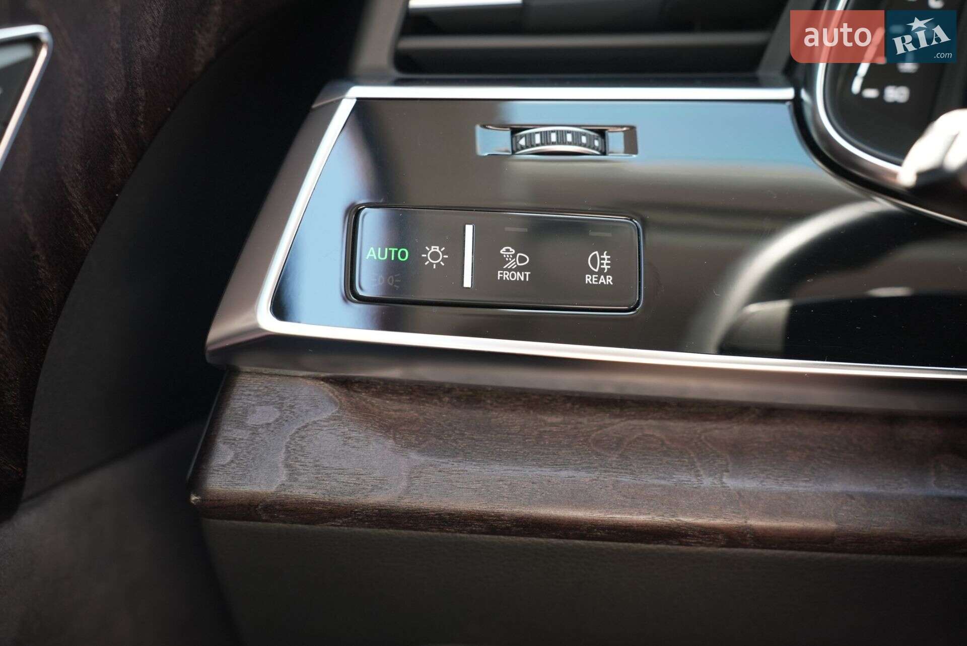 Audi Q7 2019 VIN WAUZZZ4MXLD008373 фото оголошення 41 з 51