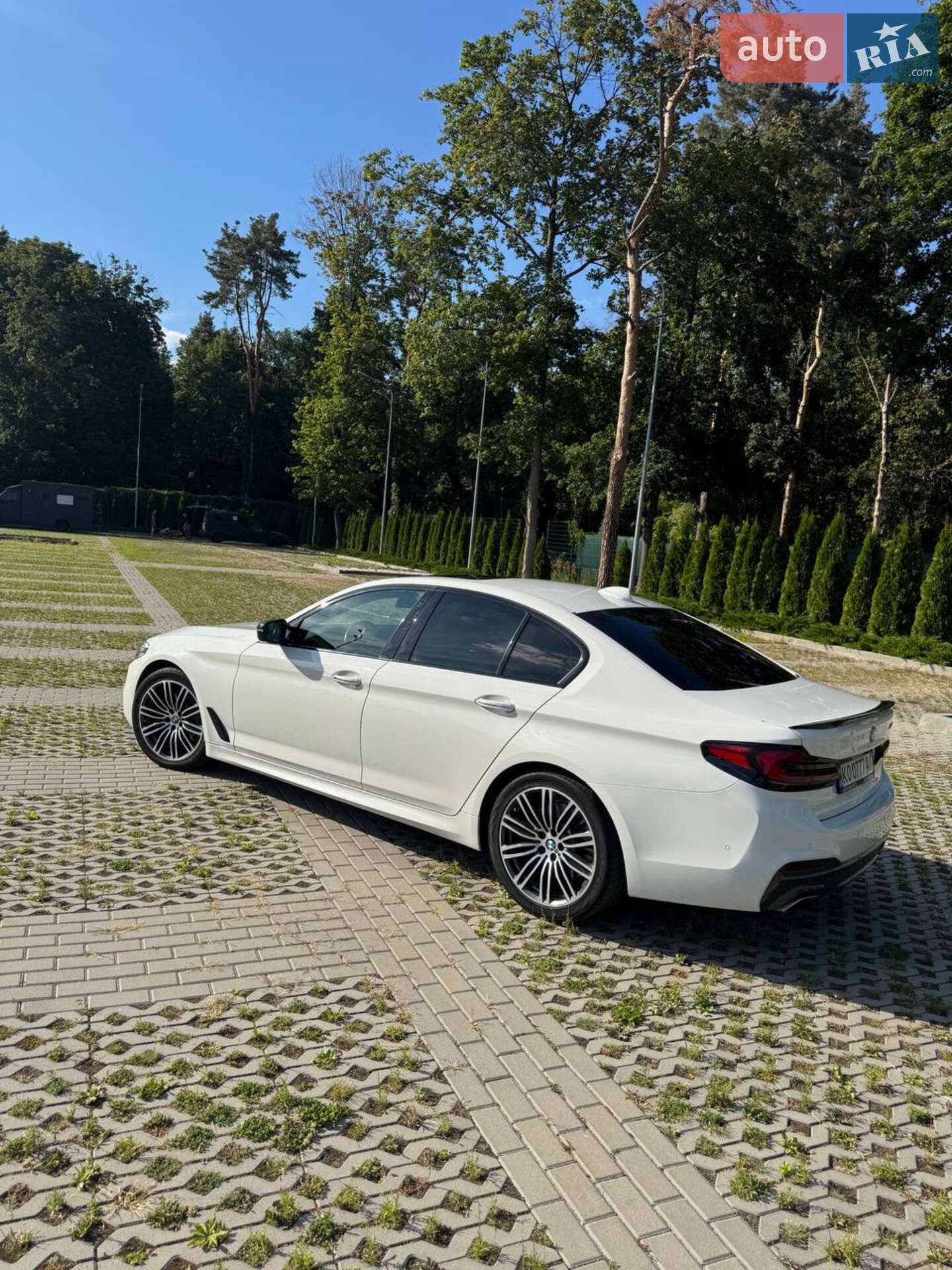 BMW 5 Series 2018 VIN WBAJE5C55JWA95146 фото оголошення 4 з 15
