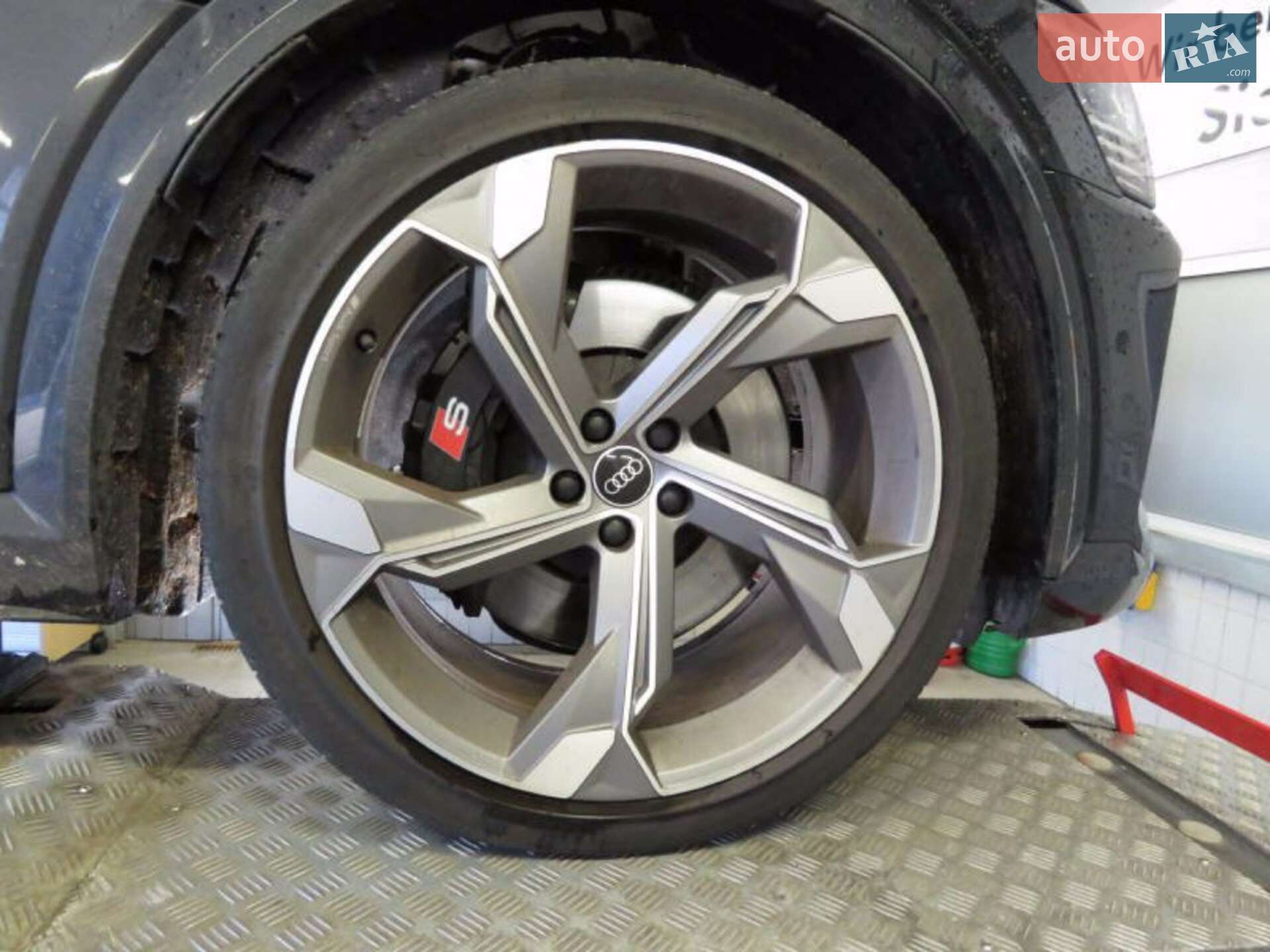 Audi e-tron S 2021 VIN WAUZZZGE9NB016046 фото оголошення 13 з 17