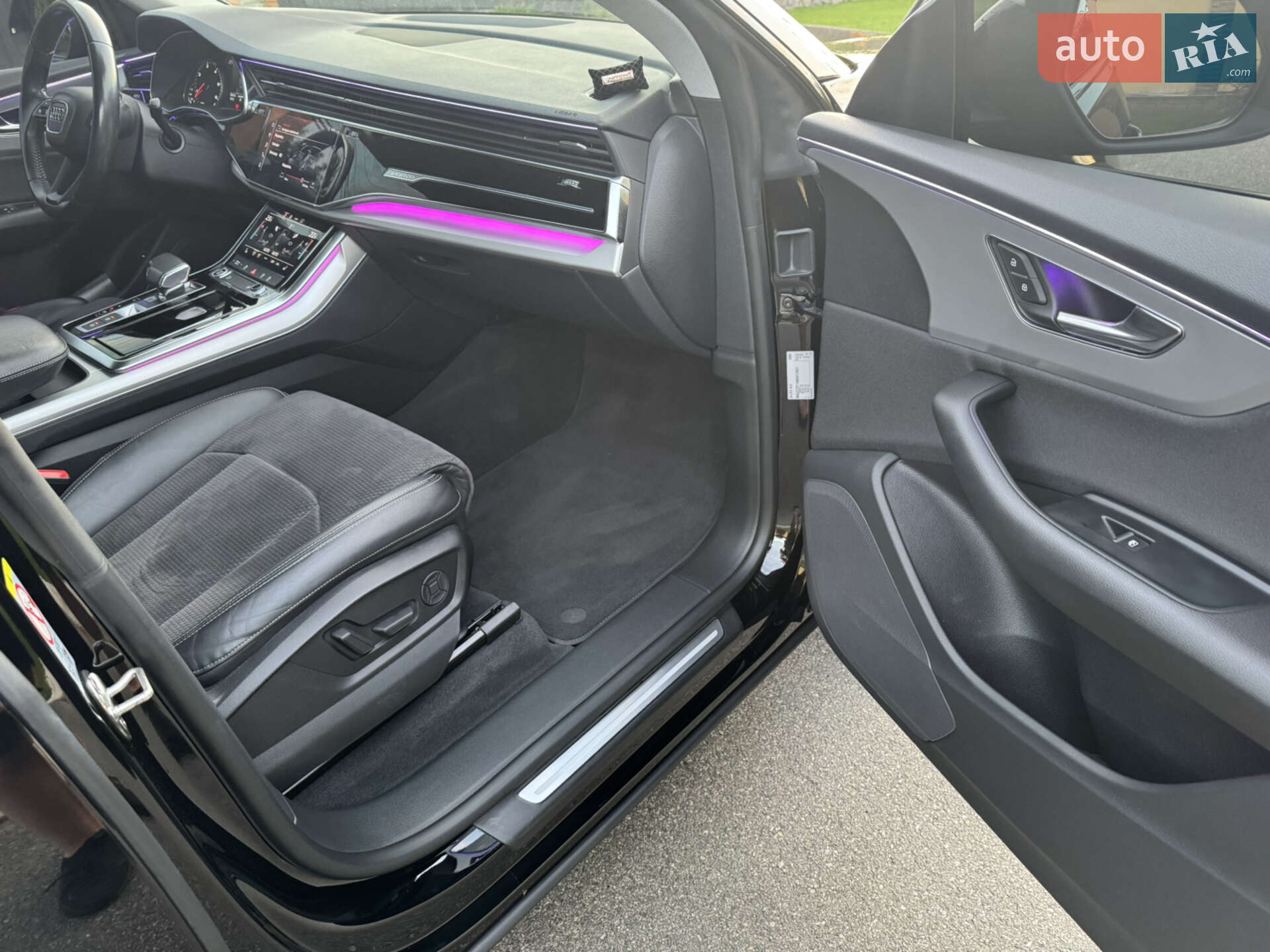 Audi Q8 2020 VIN WAUZZZF1XMD012931 фото оголошення 21 з 30