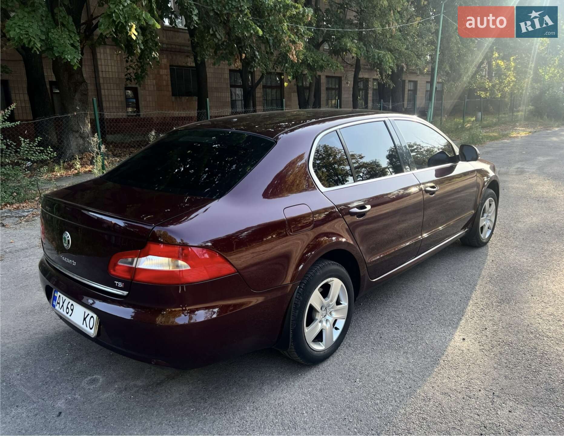 Skoda Superb 2011 VIN TMBAB43T7BB300650 фото оголошення 7 з 25