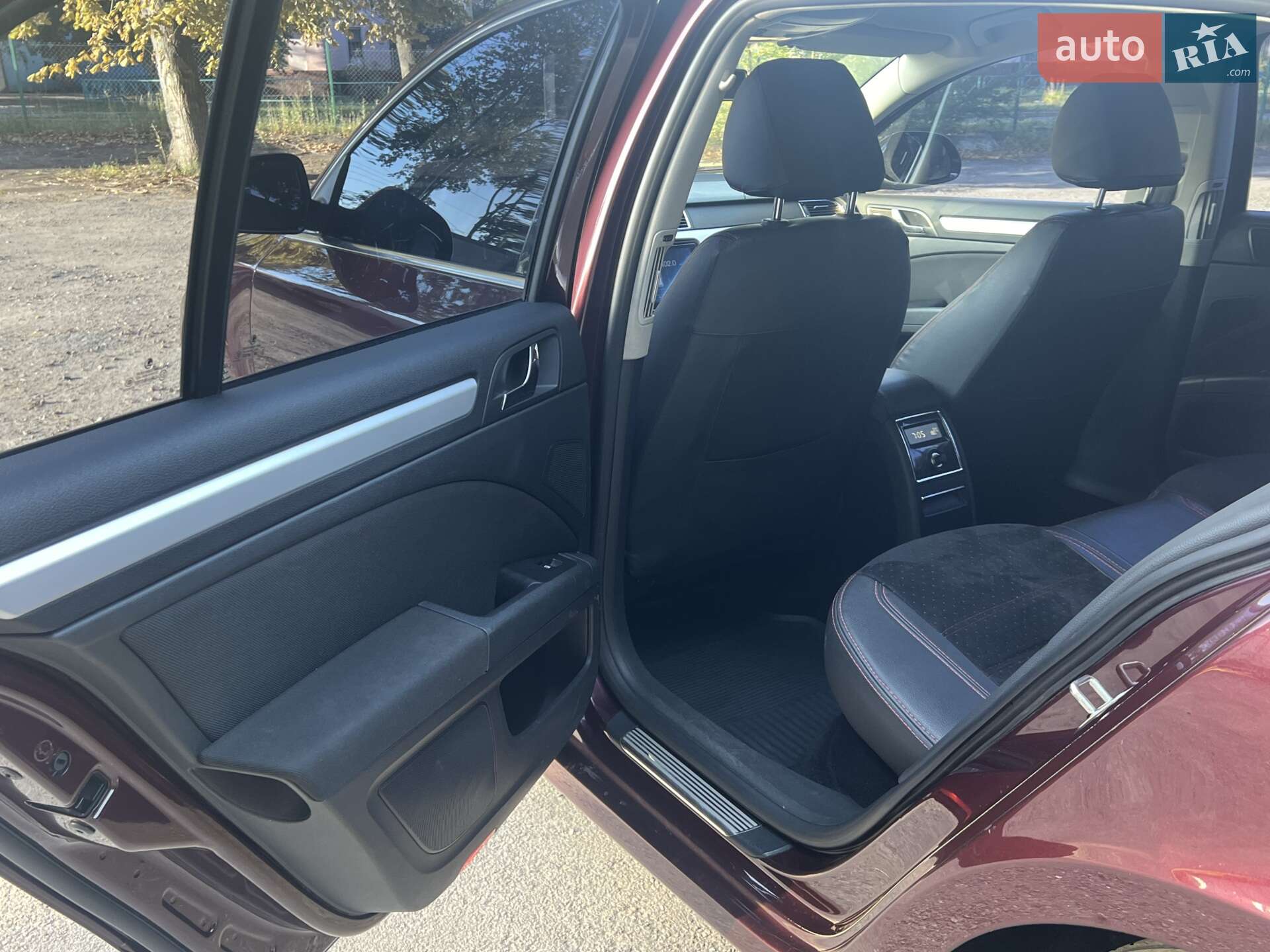 Skoda Superb 2011 VIN TMBAB43T7BB300650 фото оголошення 17 з 25