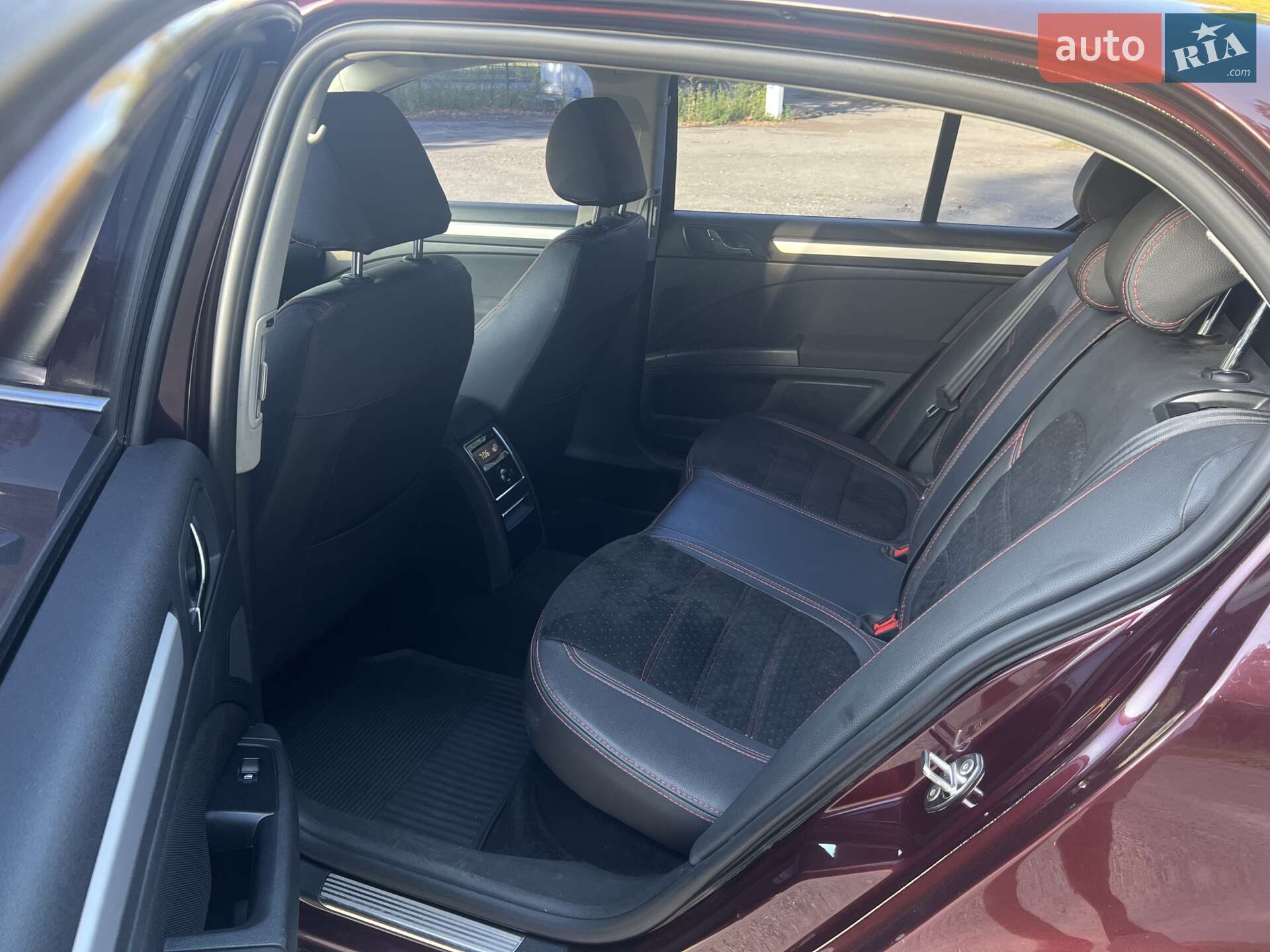 Skoda Superb 2011 VIN TMBAB43T7BB300650 фото оголошення 18 з 25