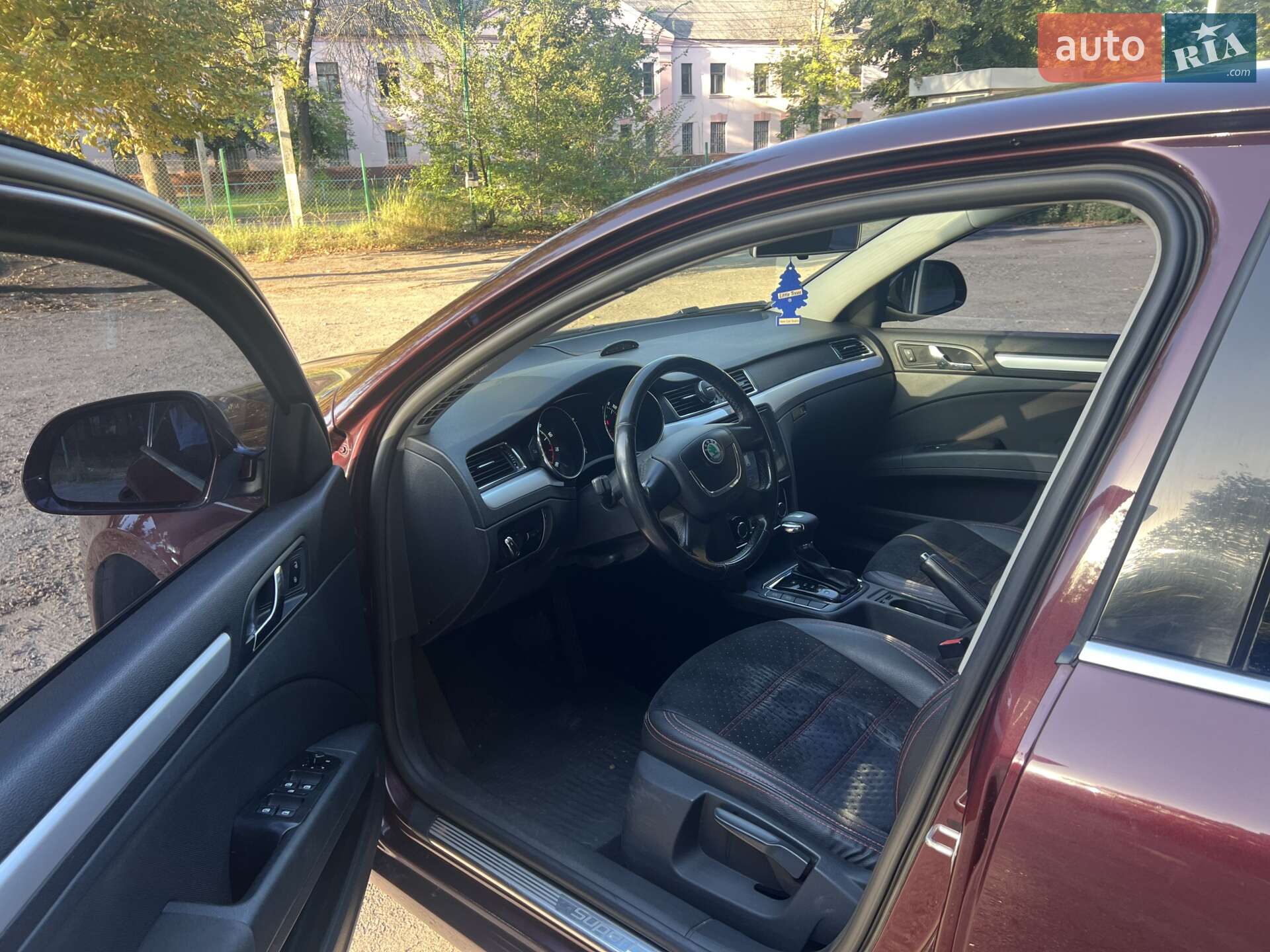 Skoda Superb 2011 VIN TMBAB43T7BB300650 фото оголошення 24 з 25