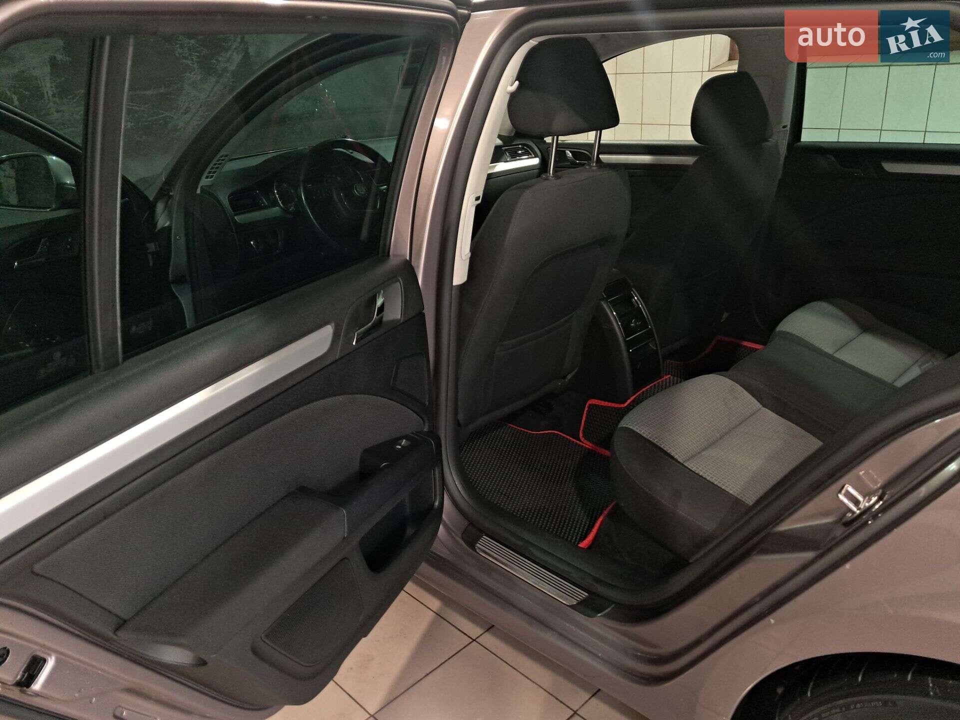 Skoda Superb 2010 VIN TMBJB93T5B9016346 фото оголошення 2 з 8