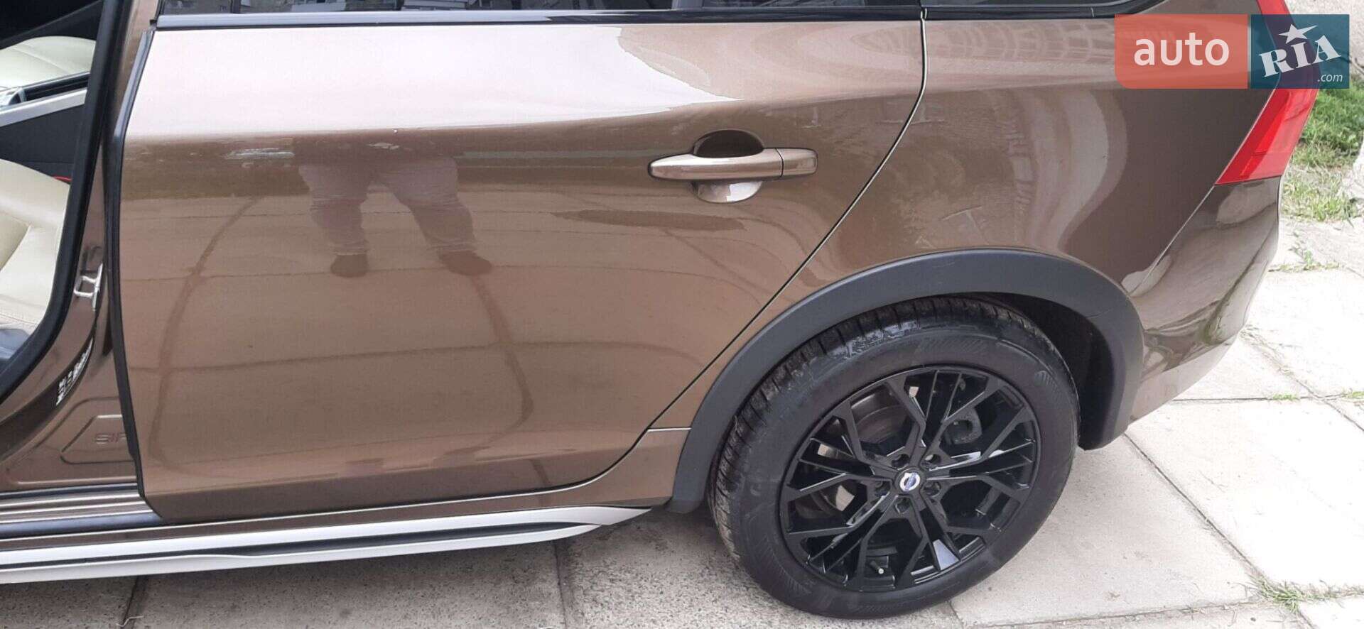 Volvo V60Cc 2017 VIN YV1FZARCDJ2050427 фото оголошення 13 з 52
