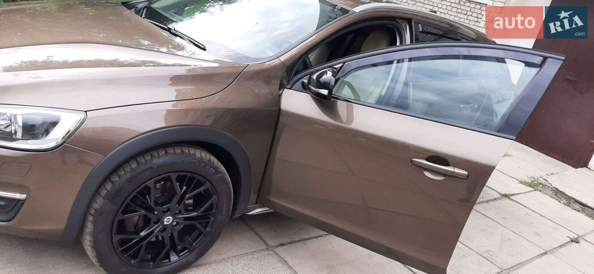 Volvo V60Cc 2017 VIN YV1FZARCDJ2050427 фото оголошення 17 з 52