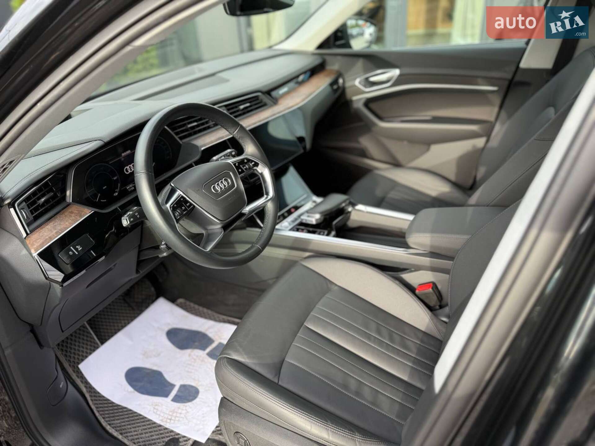 Audi e-tron 2021 VIN WAUZZZGE1NB004604 фото оголошення 11 з 33