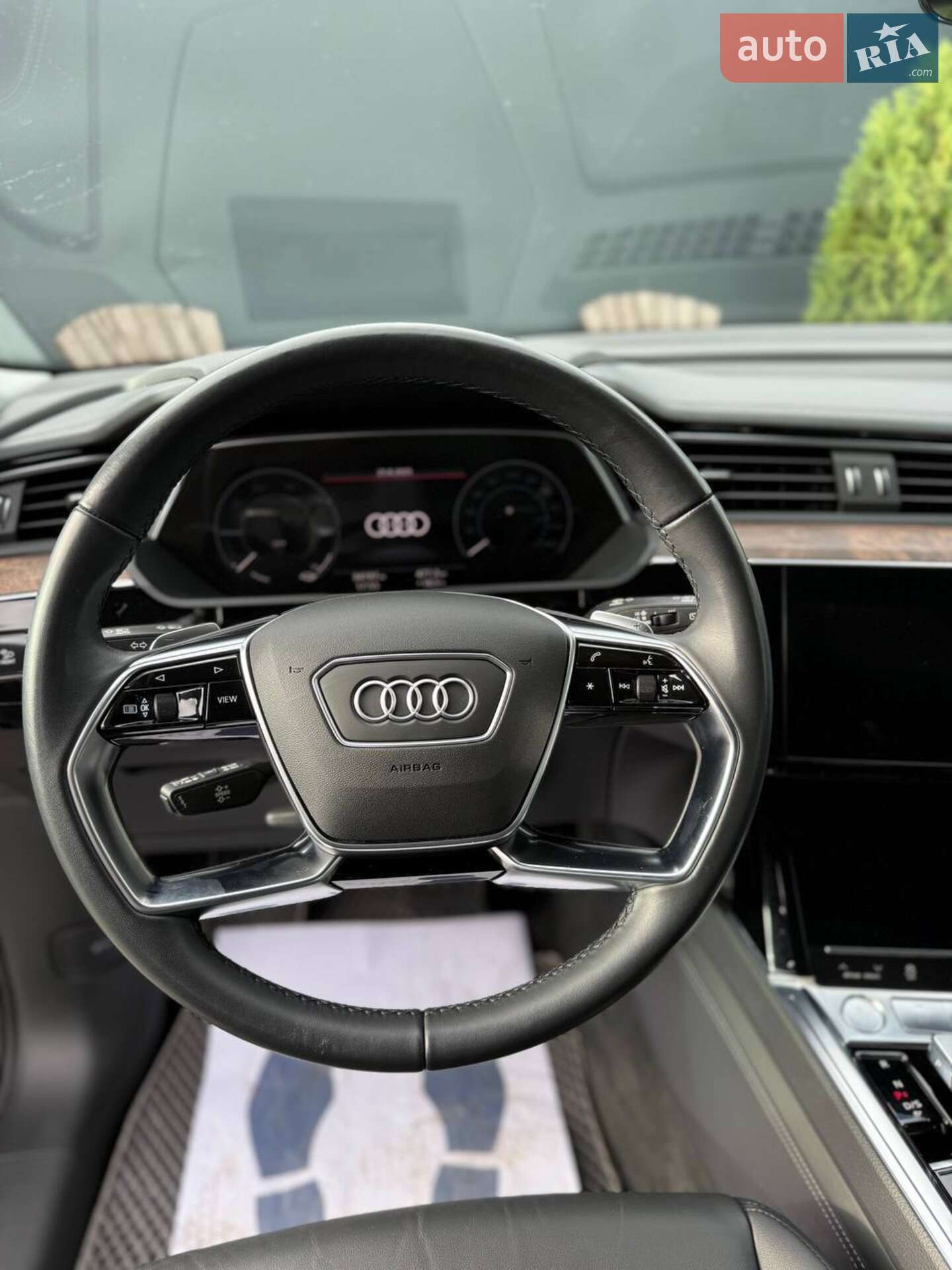 Audi e-tron 2021 VIN WAUZZZGE1NB004604 фото оголошення 12 з 33