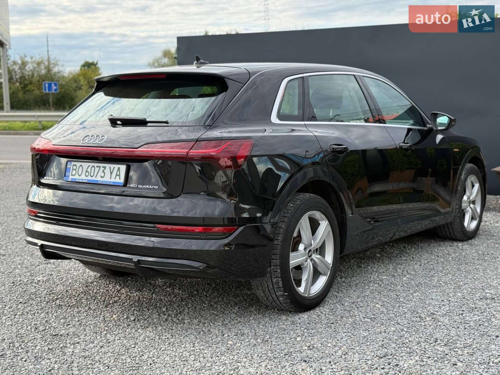 Audi e-tron 2021 VIN WAUZZZGE1NB004604 фото оголошення 8 з 33