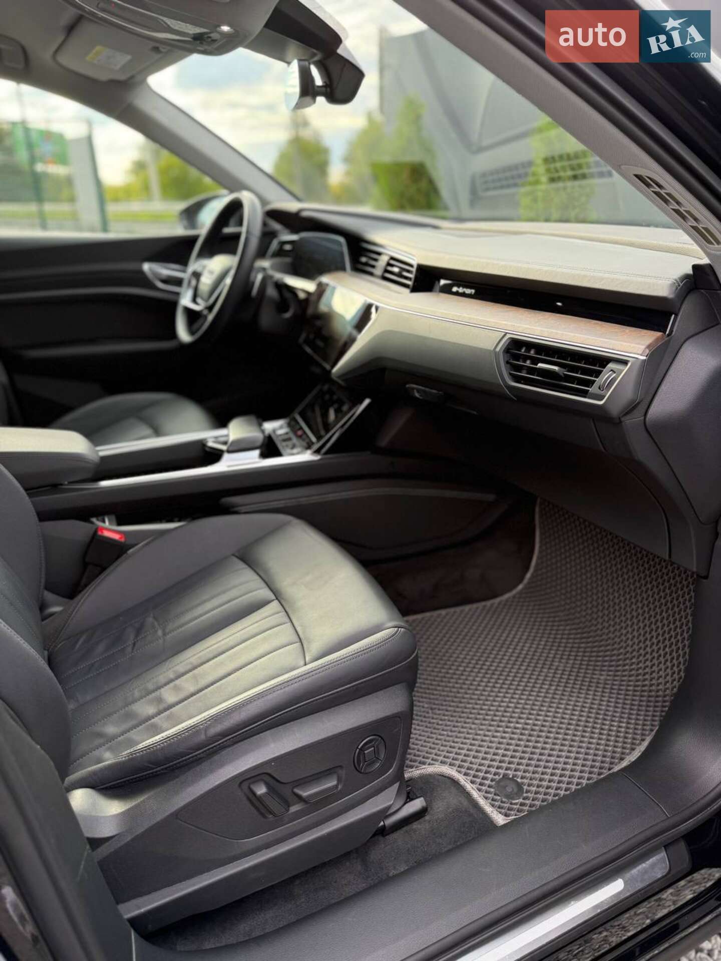 Audi e-tron 2021 VIN WAUZZZGE1NB004604 фото оголошення 21 з 33