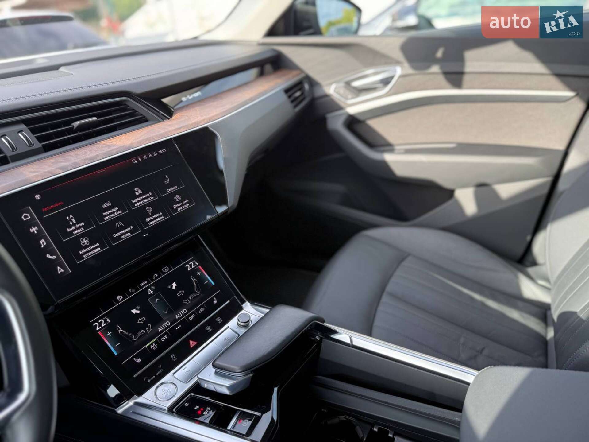 Audi e-tron 2021 VIN WAUZZZGE1NB004604 фото оголошення 27 з 33