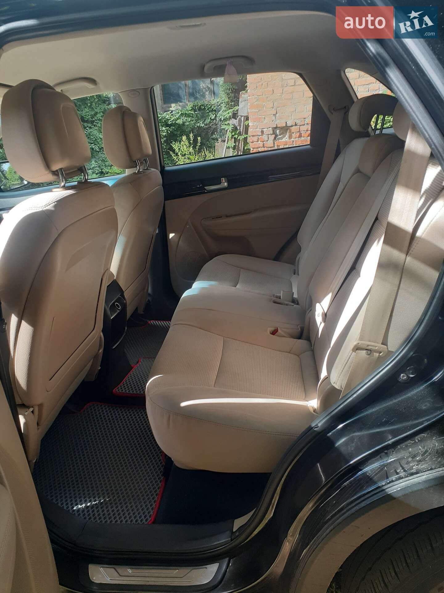 Kia Sorento 2012 VIN KNAKU814DD5391414 фото оголошення 4 з 8